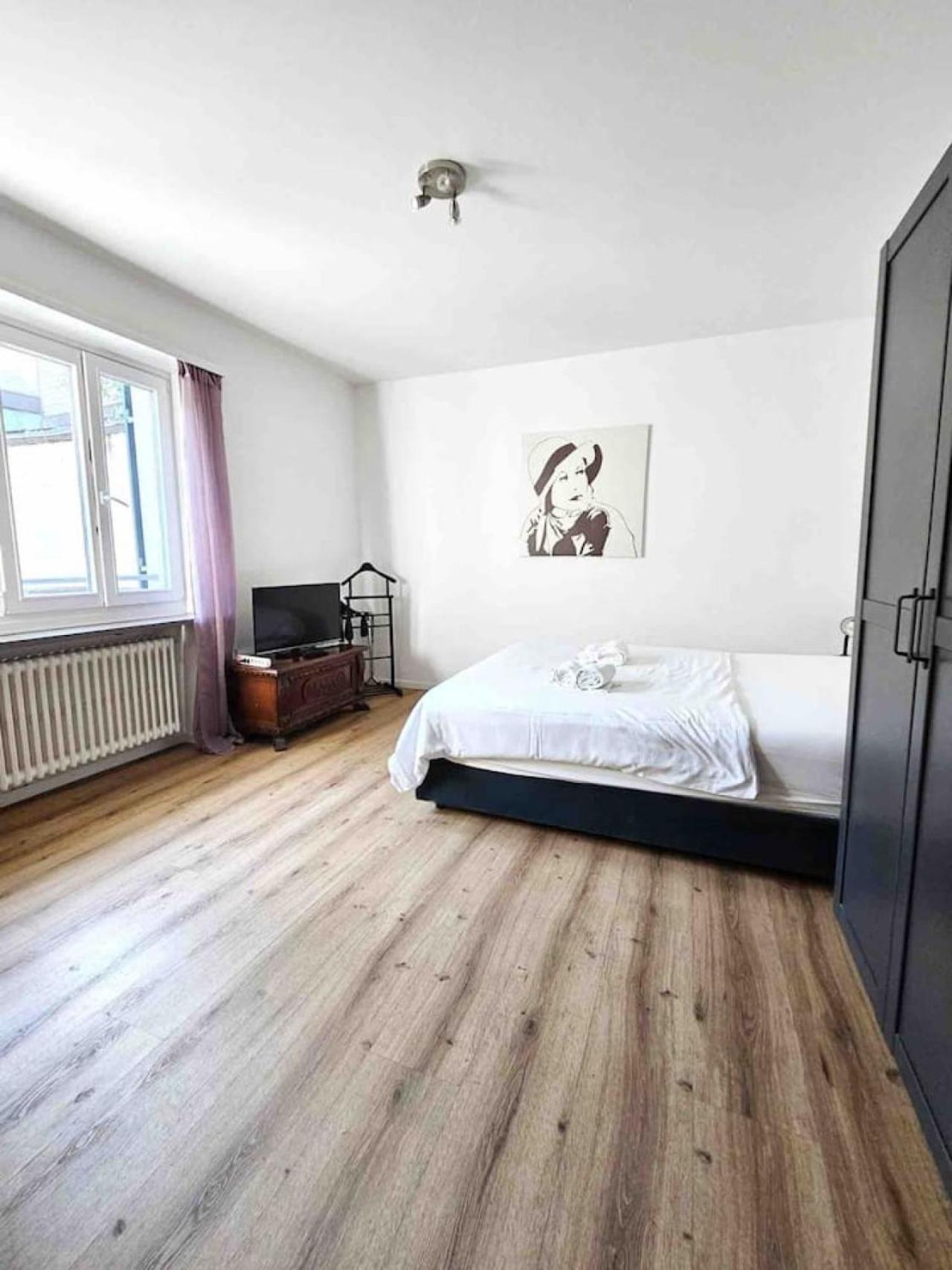 Heart of Zurich Modern Studio HG14