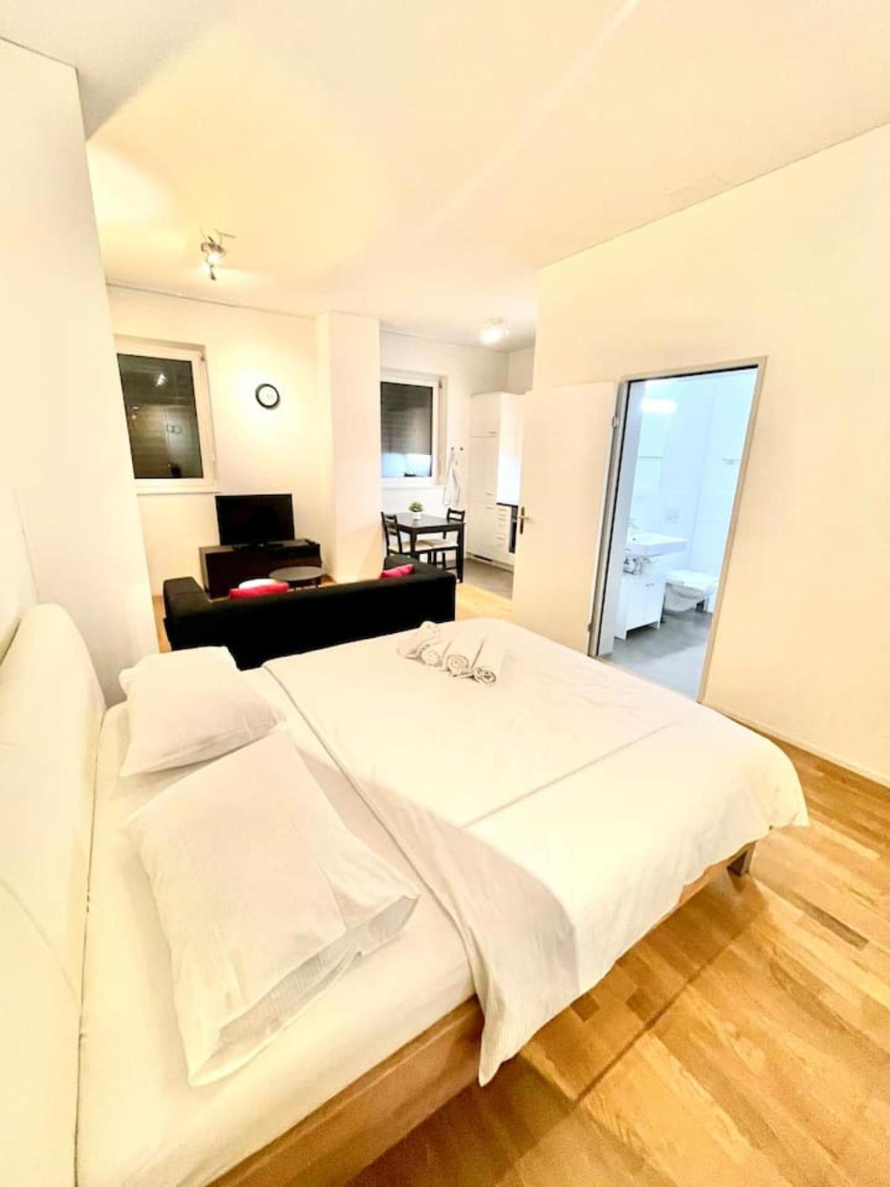 Zurich City Dream Studio SH04L