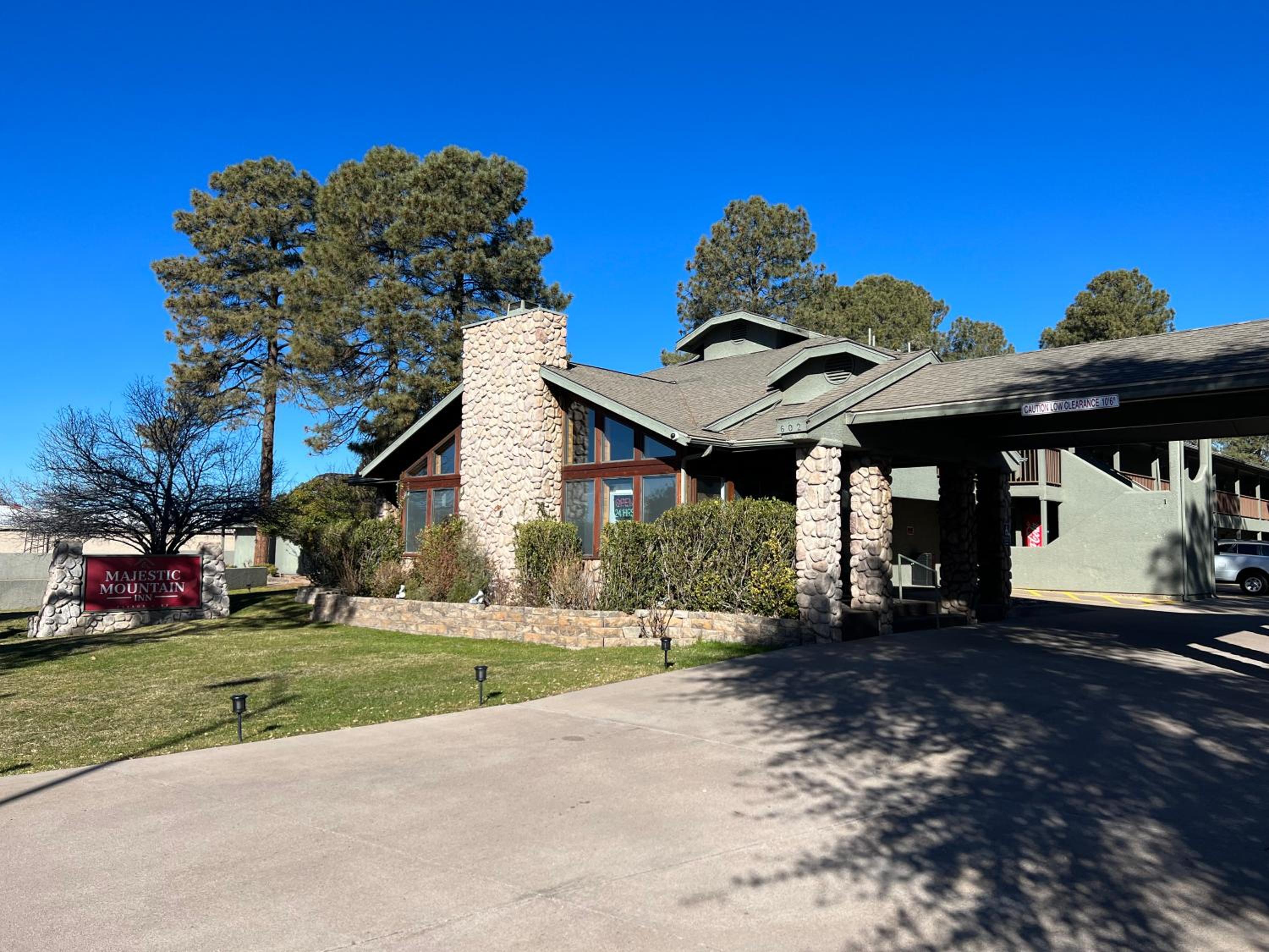 Payson Vacations - Majestic Mountain Inn - Property Image 1