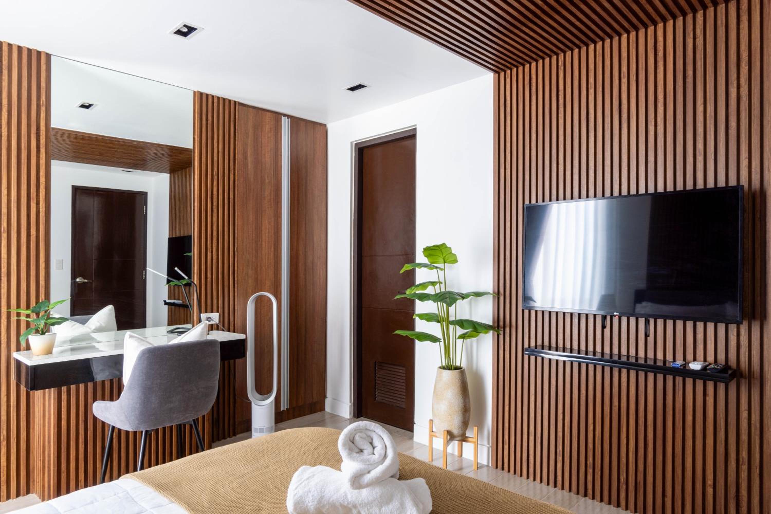 Modern Luxury 1BR in Venice McKinley view 3