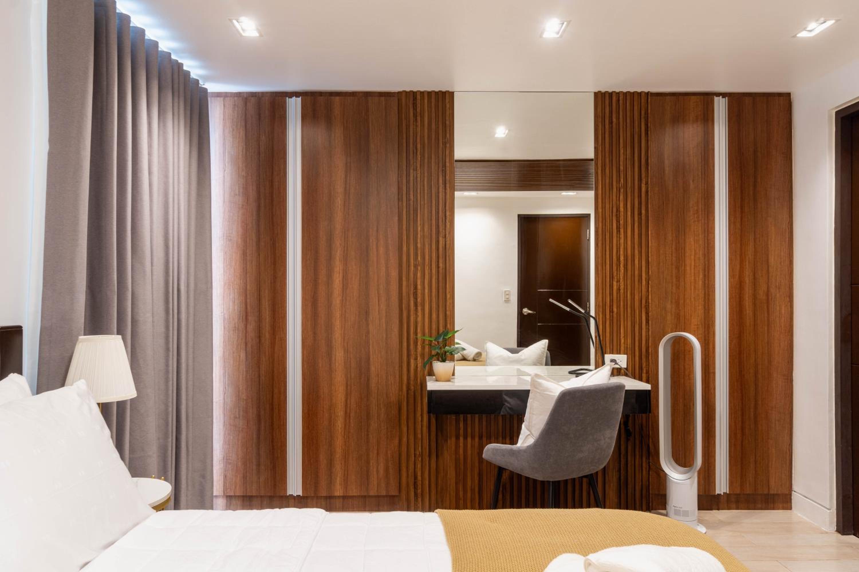 Modern Luxury 1BR in Venice McKinley view 5