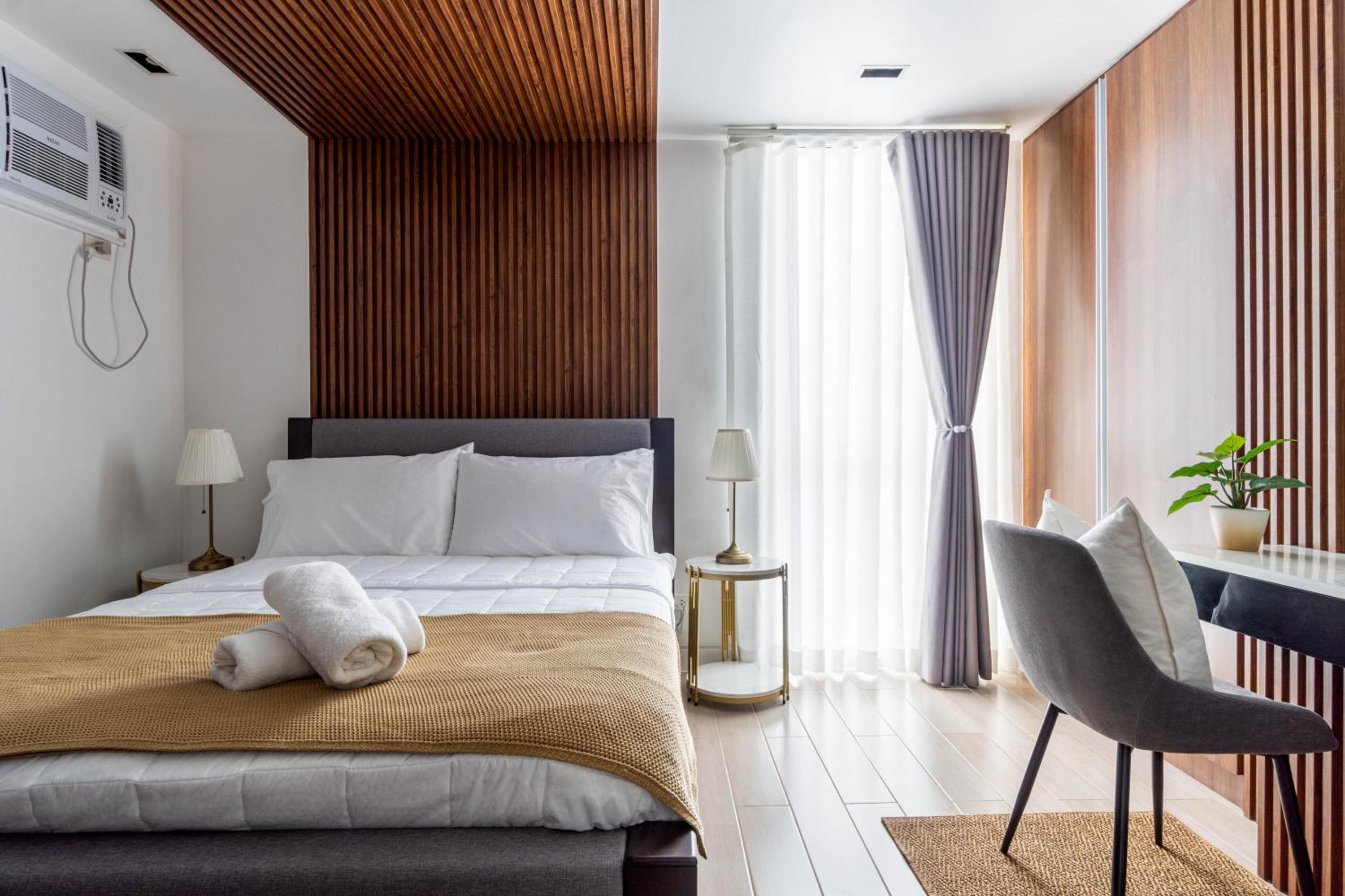 Modern Luxury 1BR in Venice McKinley view 2
