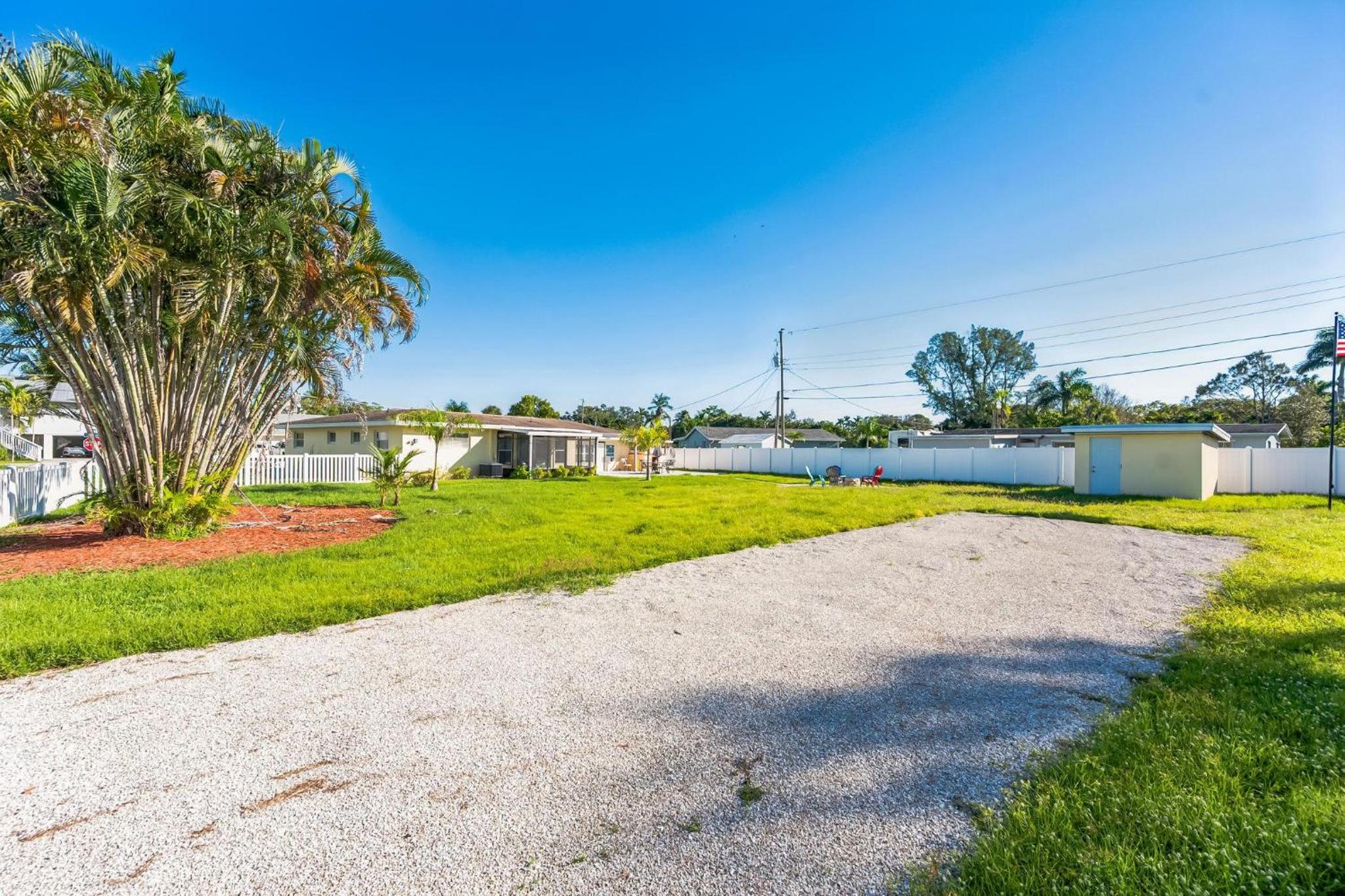 Fort Myers Vacations - Riverside Retreat: Deck Bar, FirePit, Boat Parking - Property Image 6