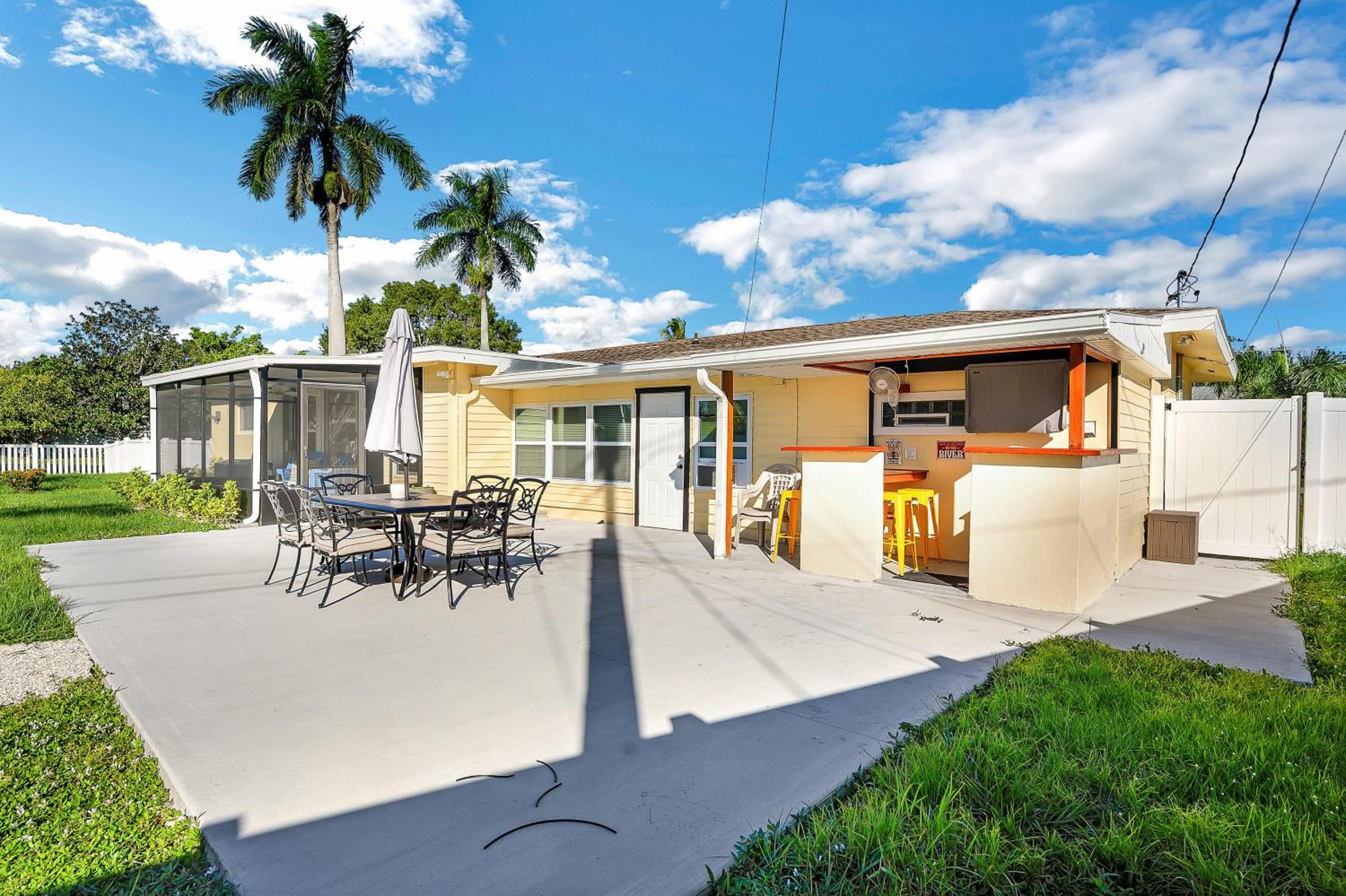 Fort Myers Vacations - Riverside Retreat: Deck Bar, FirePit, Boat Parking - Property Image 5
