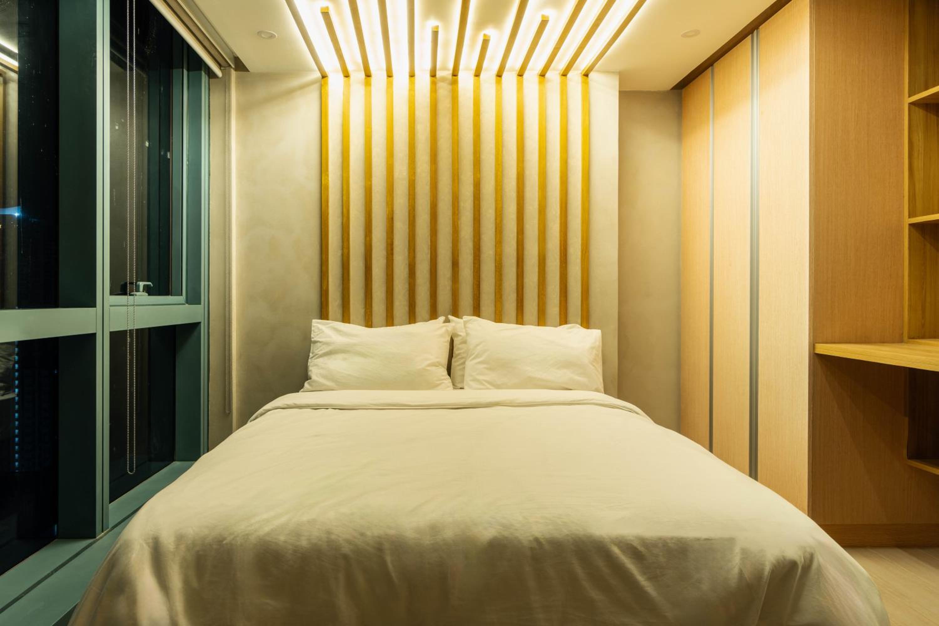 Luxury 2BR Gem in One Uptown bgc view 2
