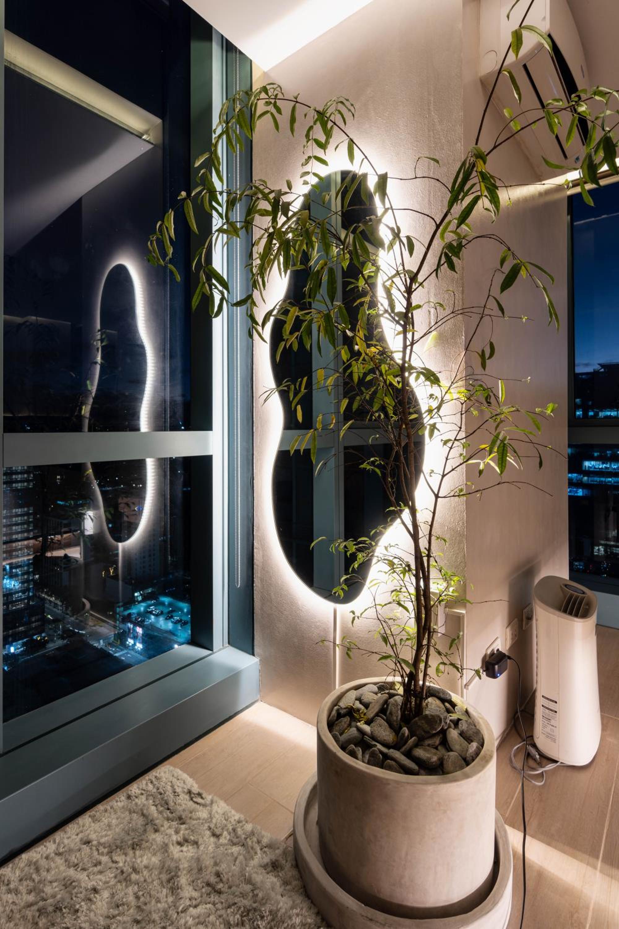 Luxury 2BR Gem in One Uptown bgc view 4
