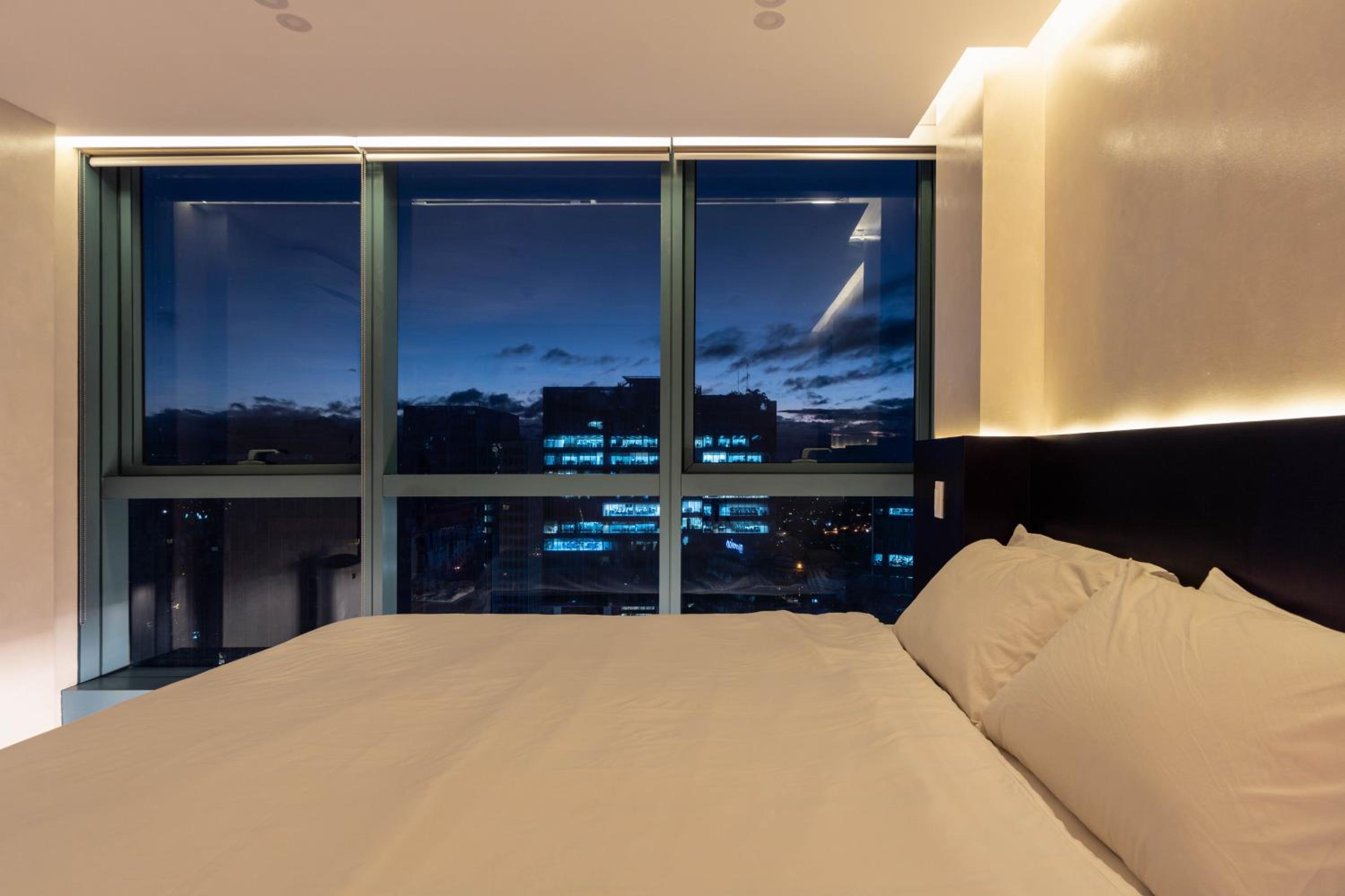 Luxury 2BR Gem in One Uptown bgc view 3