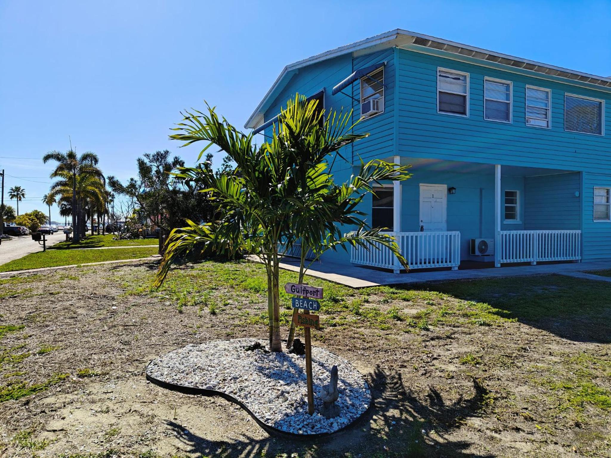Lovely vacation home 1 block from beach & downtown Gulfport view 3