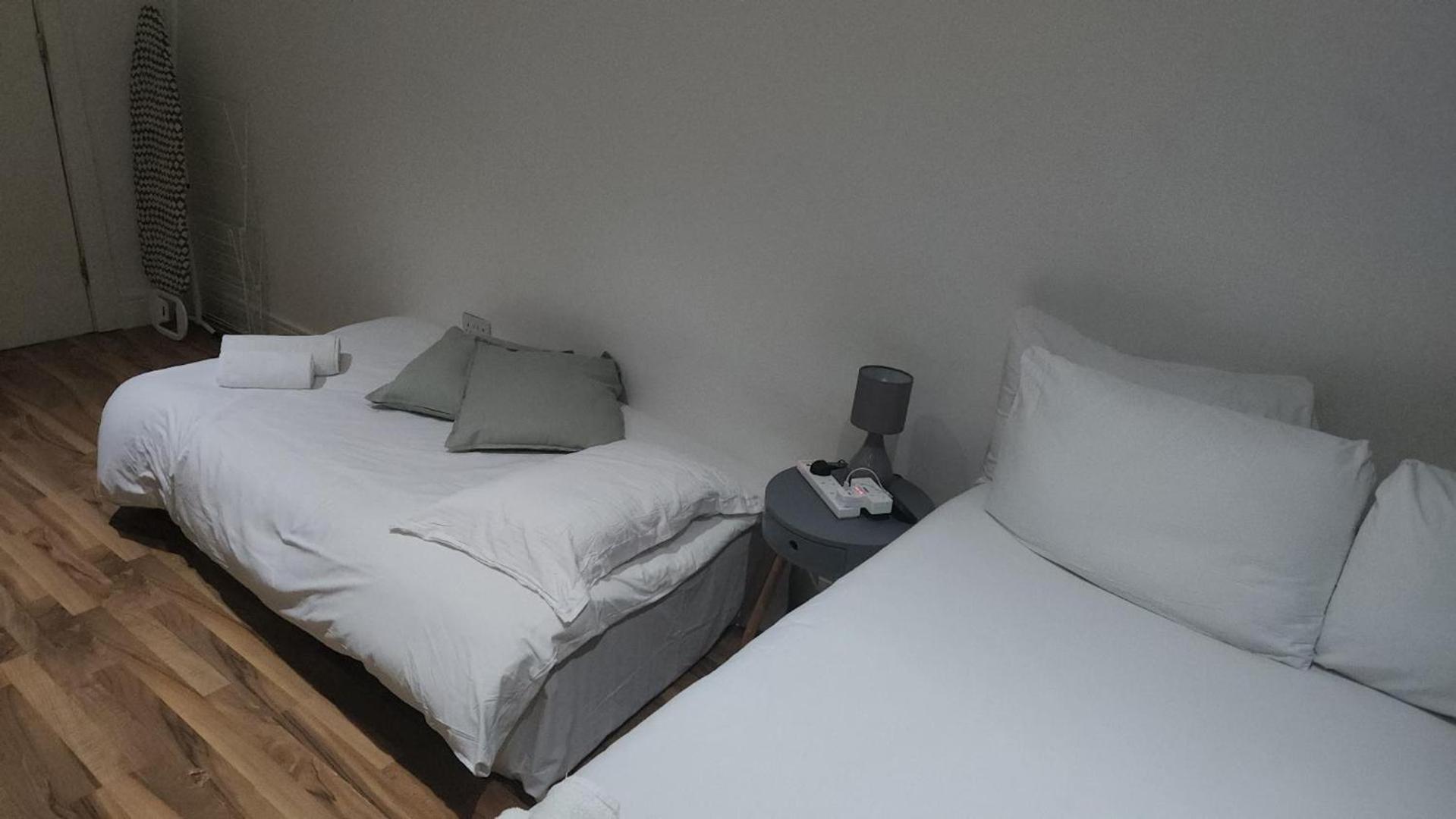 London Bermondsey 4 People Studio in the Center