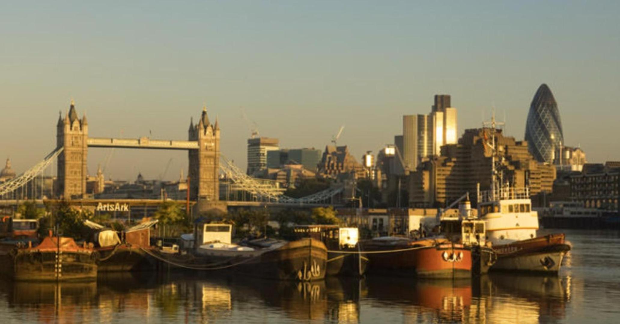 London Bermondsey 4 People Studio in the Center