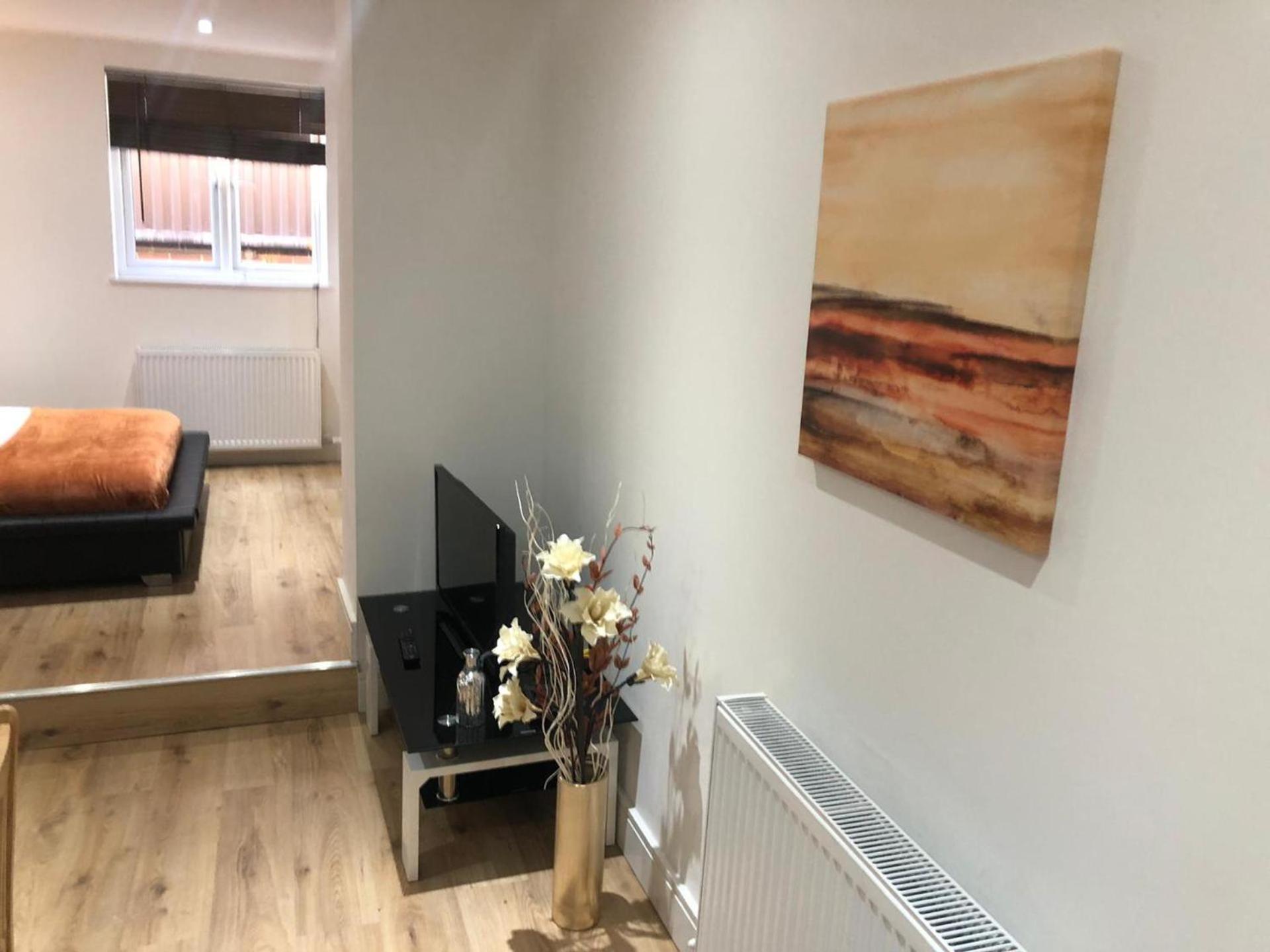 London Bermondsey 3 People Beautiful Studio