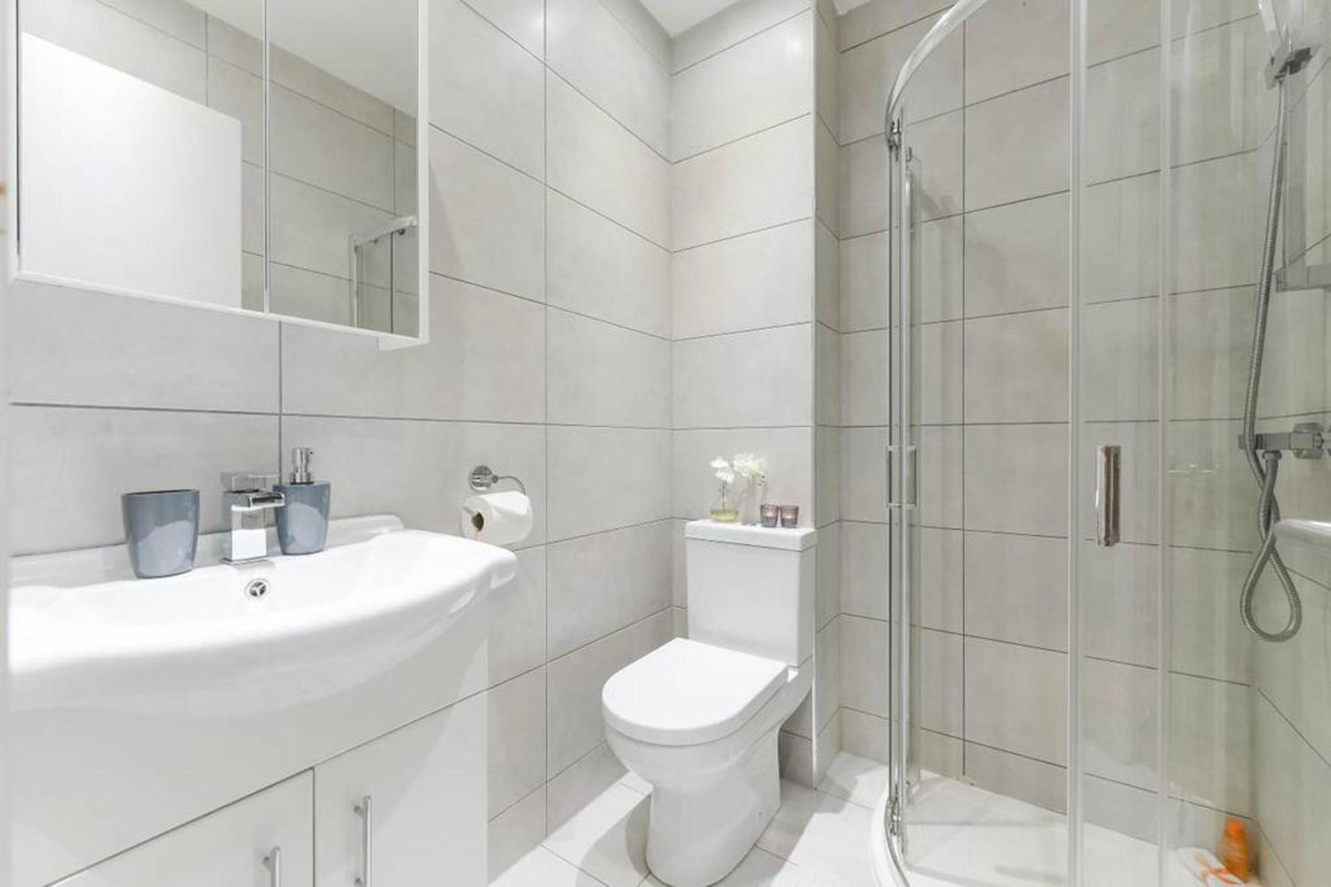 London Bermondsey 3 People Beautiful Studio