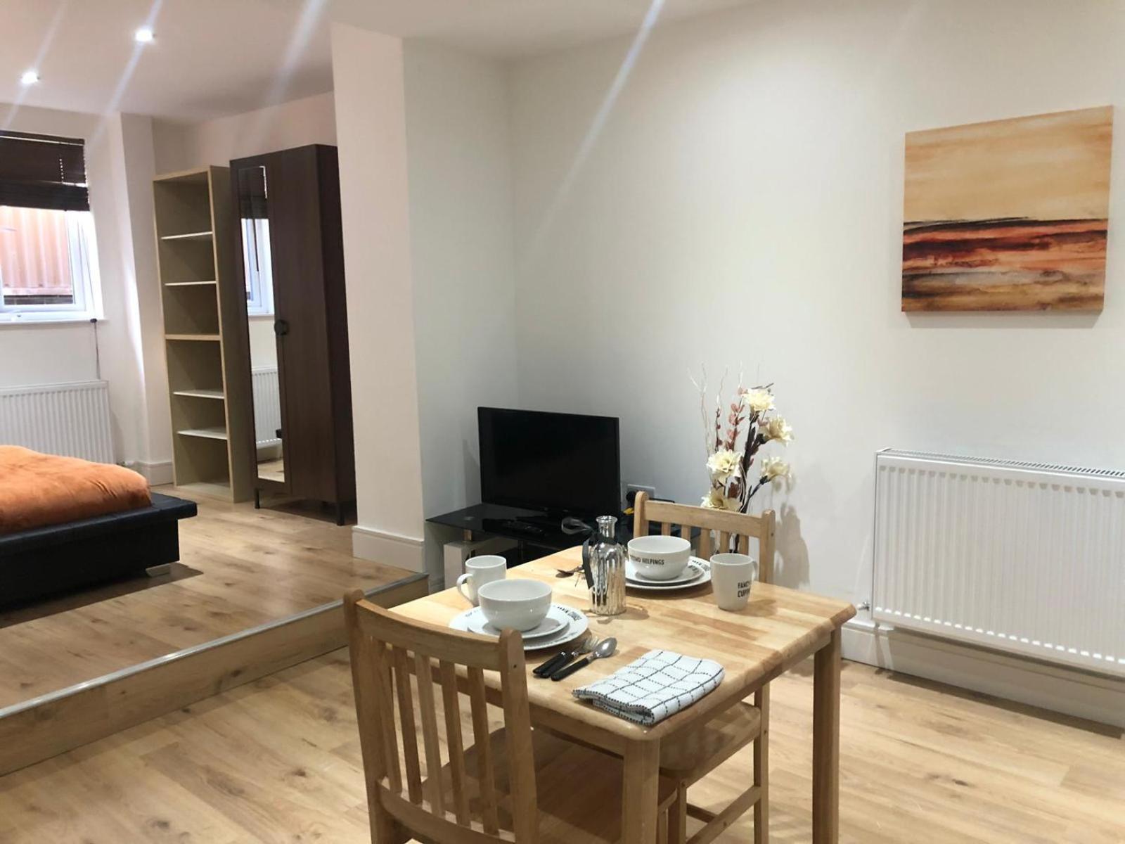 London Bermondsey 3 People Beautiful Studio