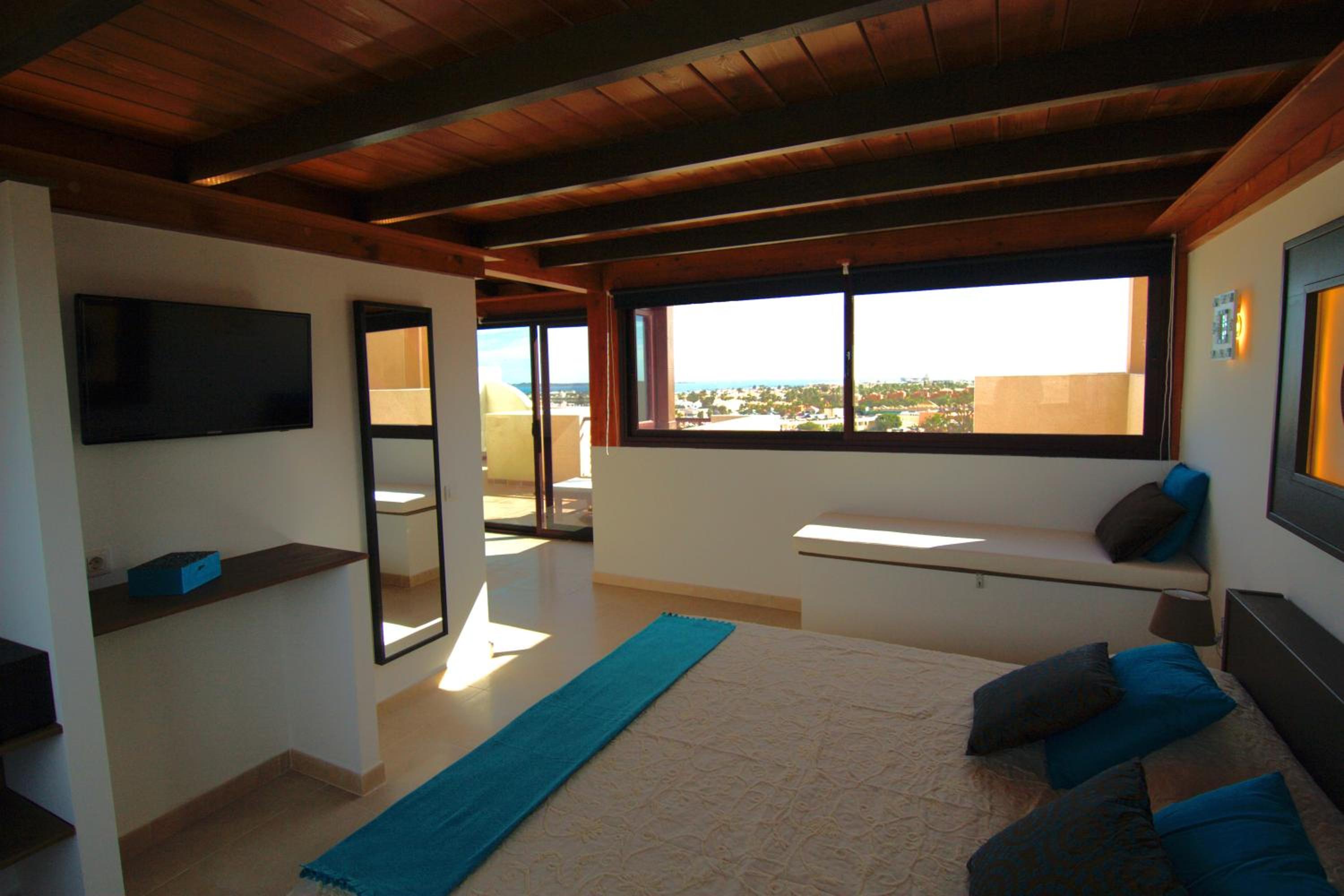 Crystalsuite. Beautiful penthouse with sea views