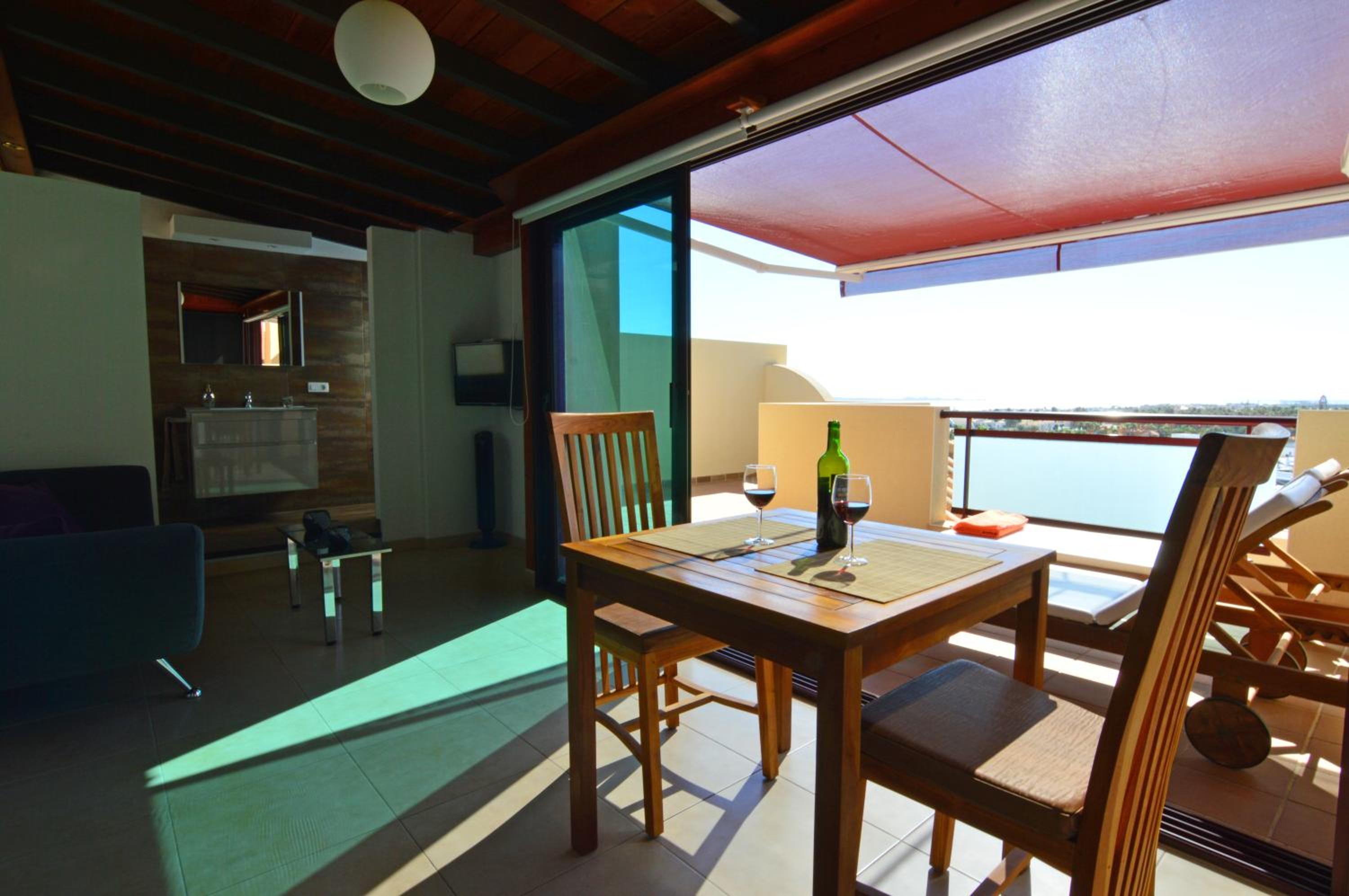 Crystalsuite. Beautiful penthouse with sea views