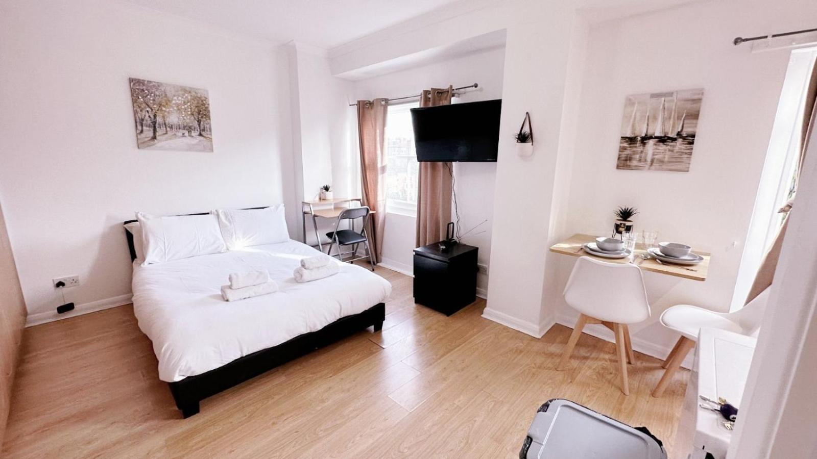 London Chelsea 2 People Balcony Best Location