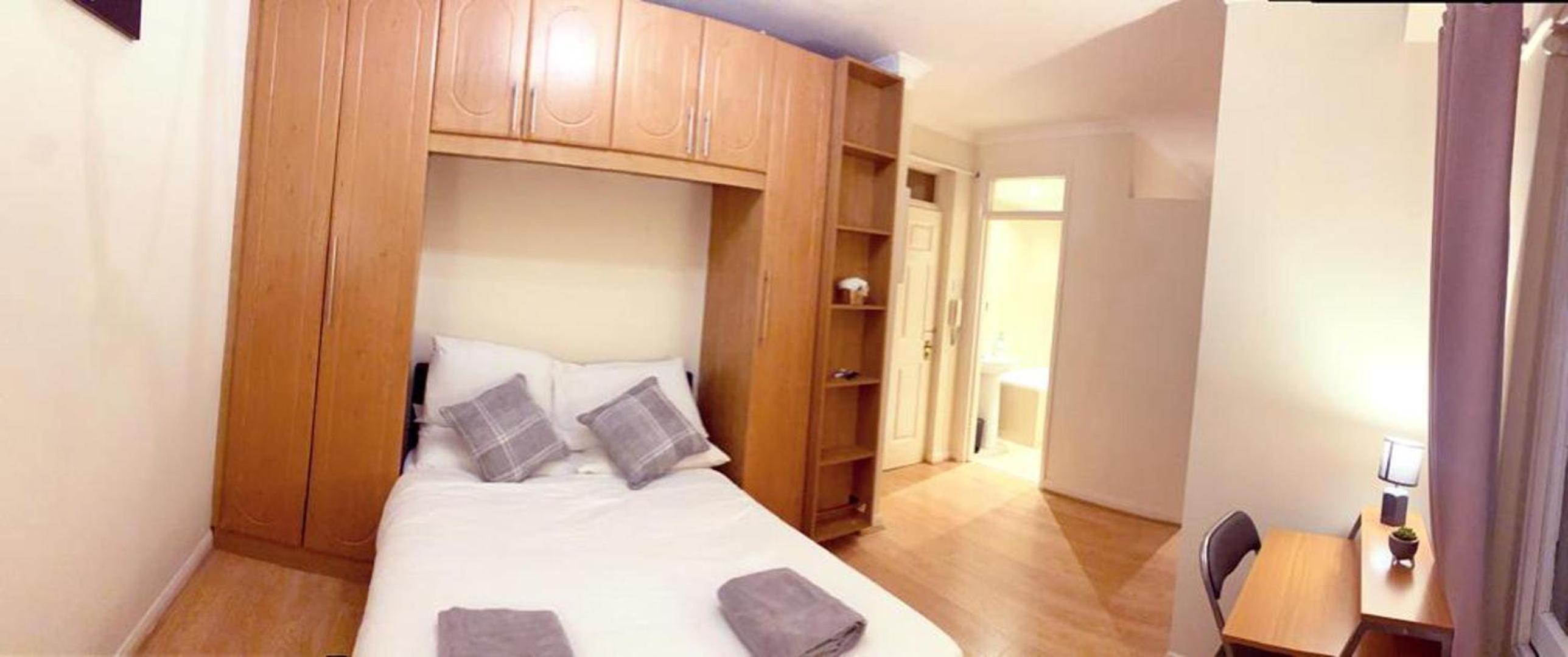 London Chelsea Big 2 People Studio Apartment