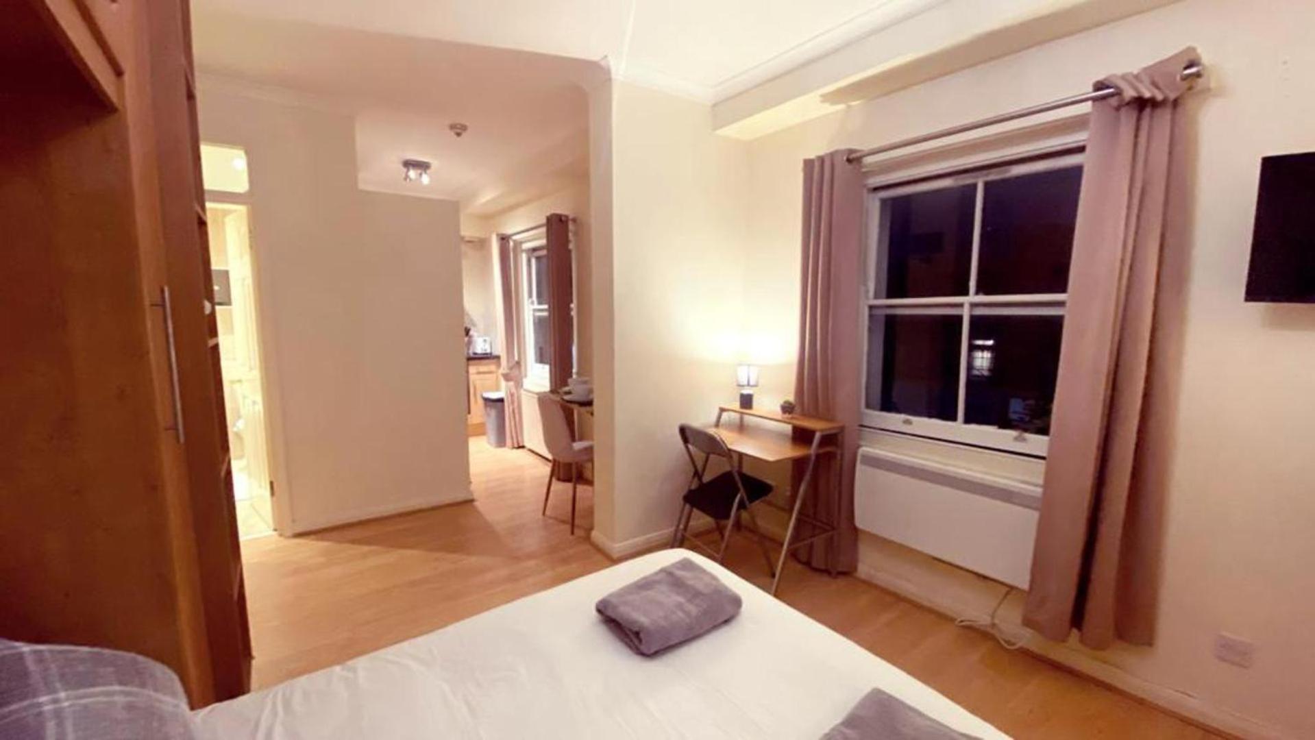 London Chelsea Big 2 People Studio Apartment