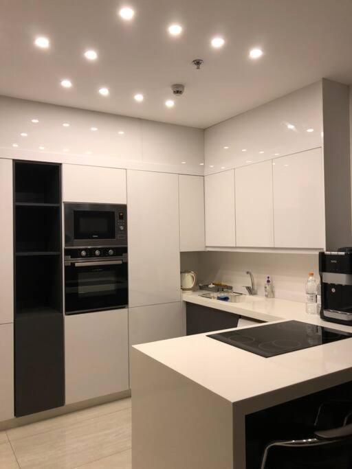 Luxury 2-bedroom Apartment Abdoun tower view 4