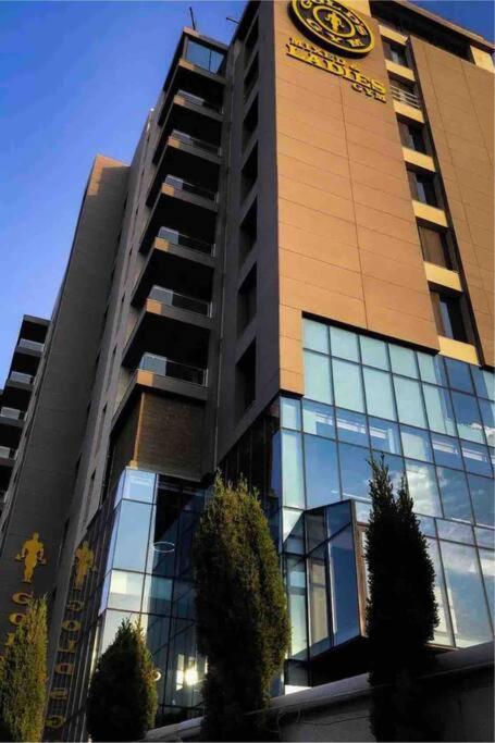 Luxury 2-bedroom Apartment Abdoun tower view 5
