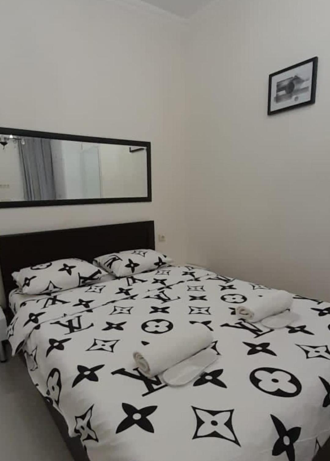 Apartment in Old Tbilisi view 3