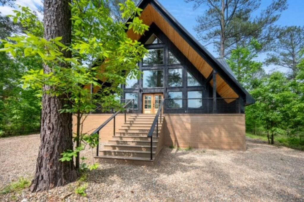 Hotel The Noble House! - Image 1