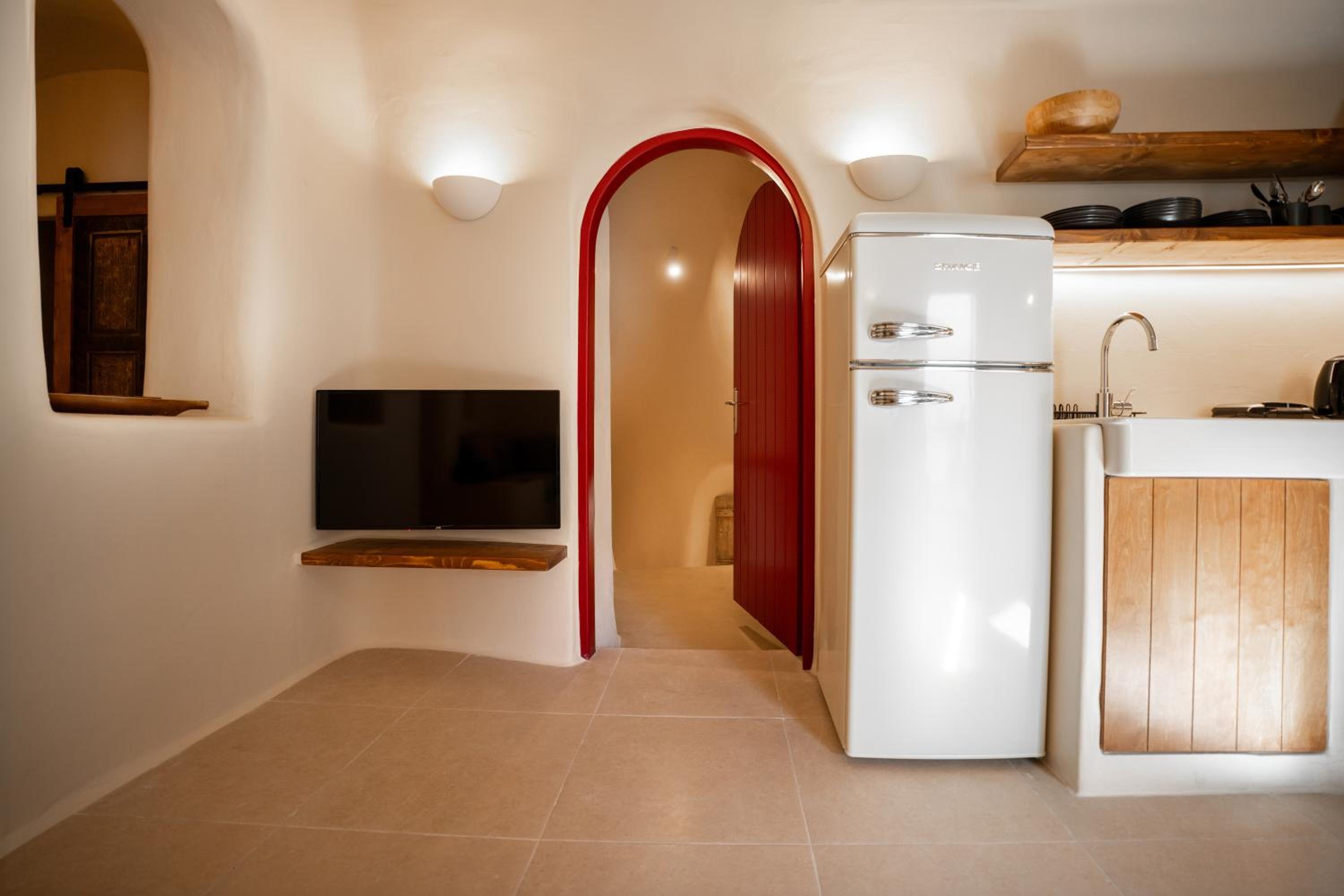 Approxi Cave: 2-Bedroom Retreat