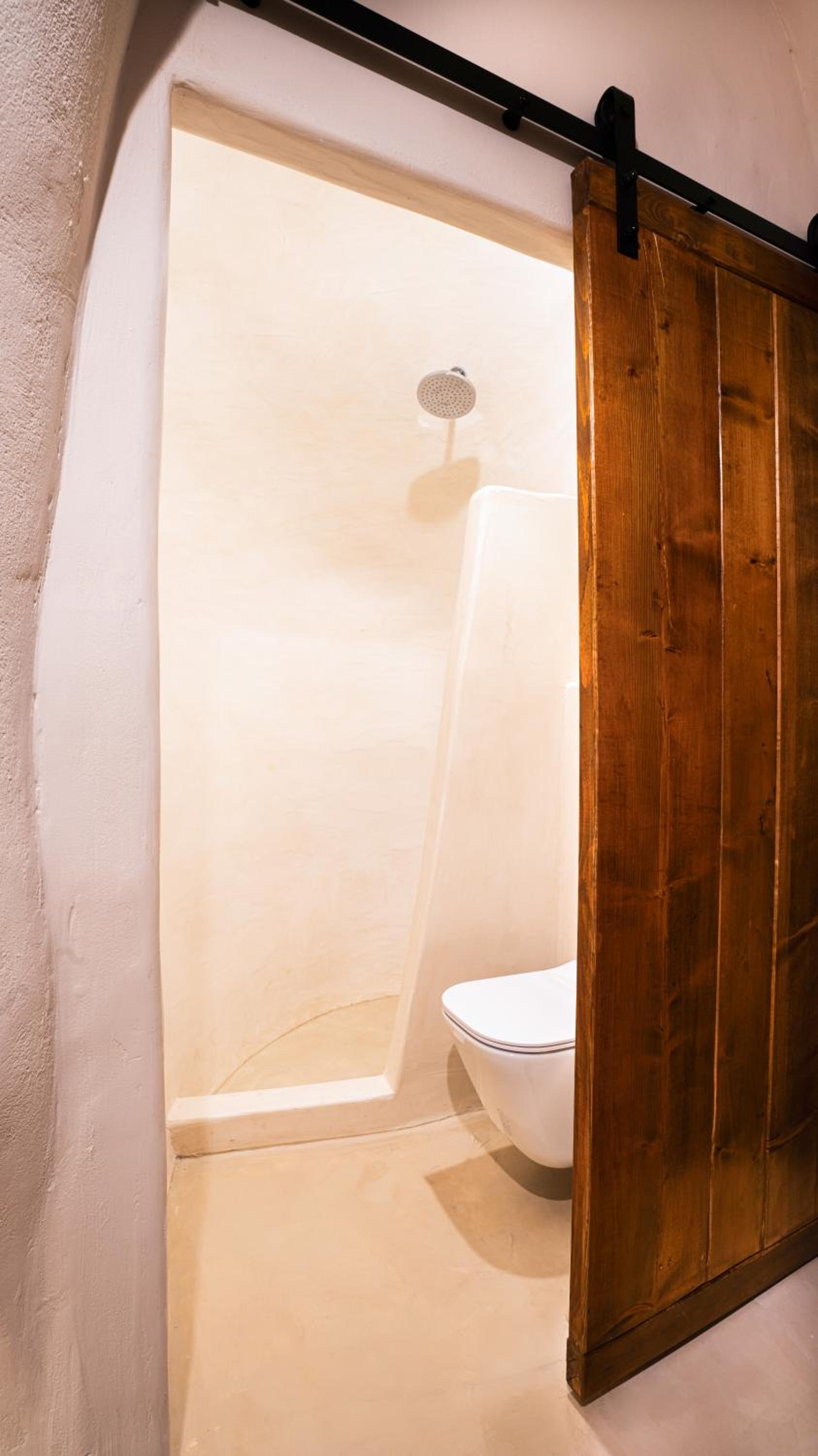 Approxi Cave: 2-Bedroom Retreat