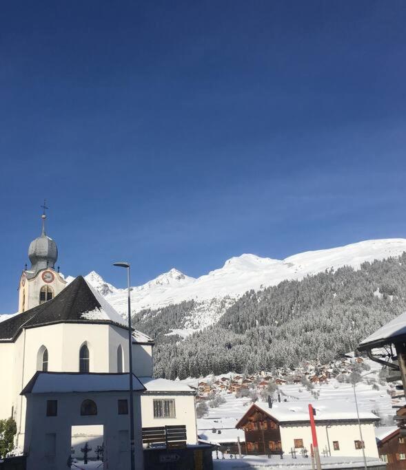 Casa Splendusa - sonnige Wohnung in Brigels