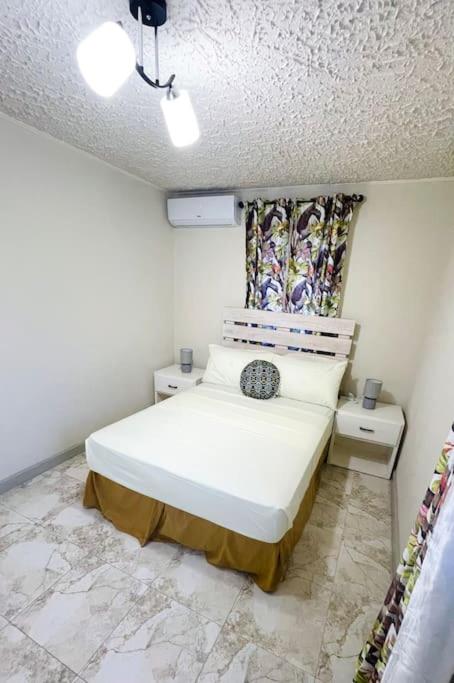 Steps 2 Beach - 5 Bedroom 3 Bathroom Villa