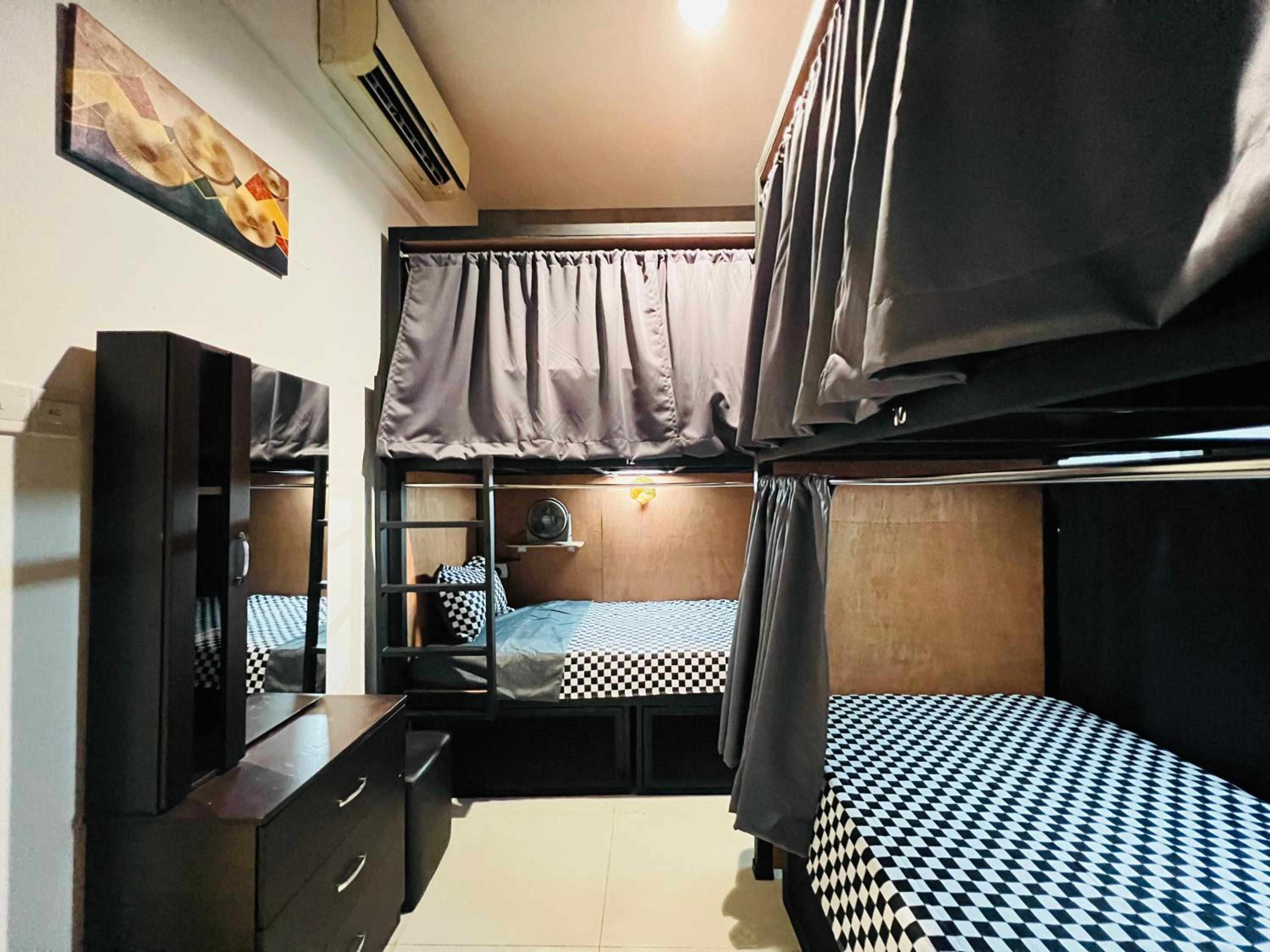 Empire Hostel Regalia