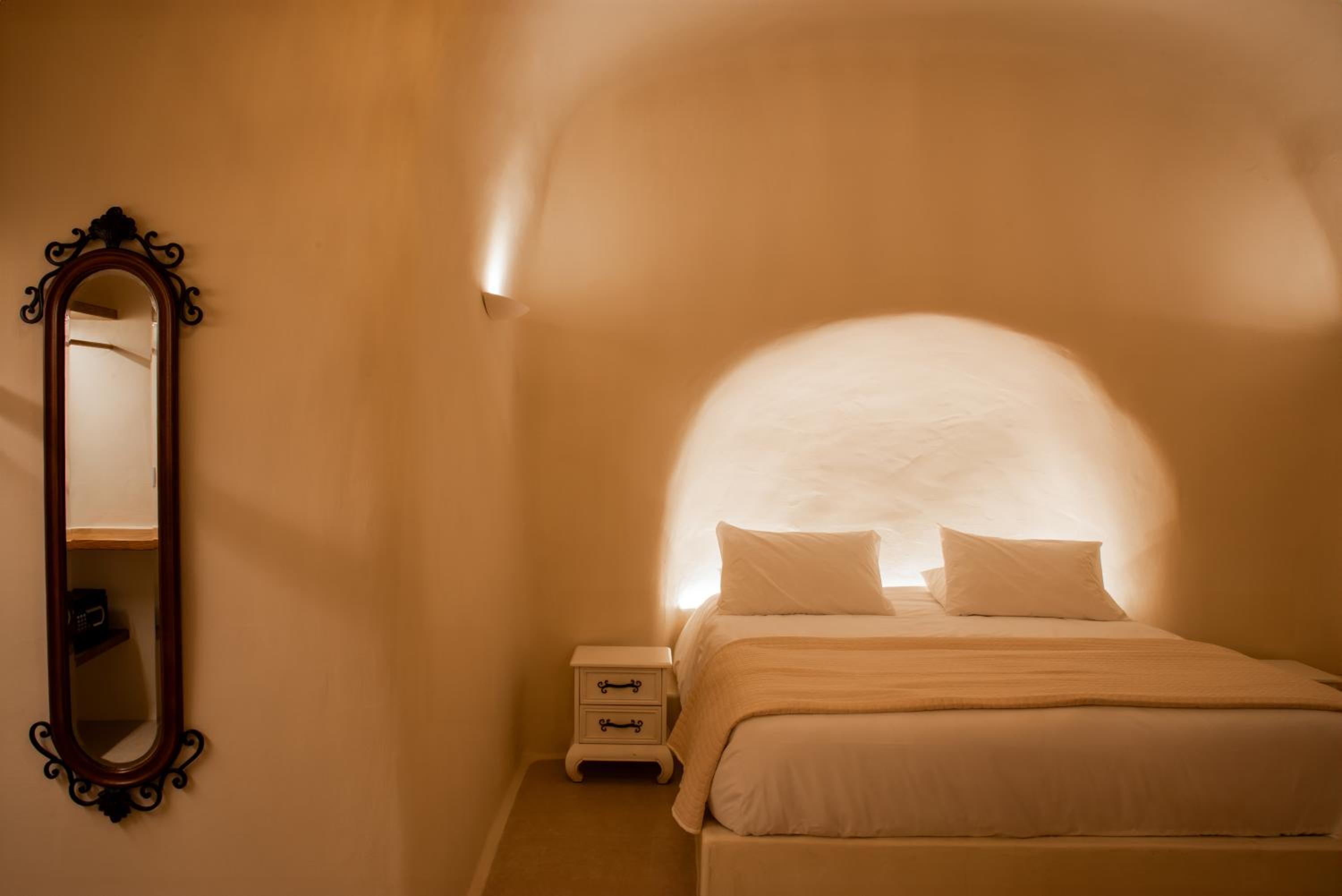 Approxi Cave: 2-Bedroom Retreat