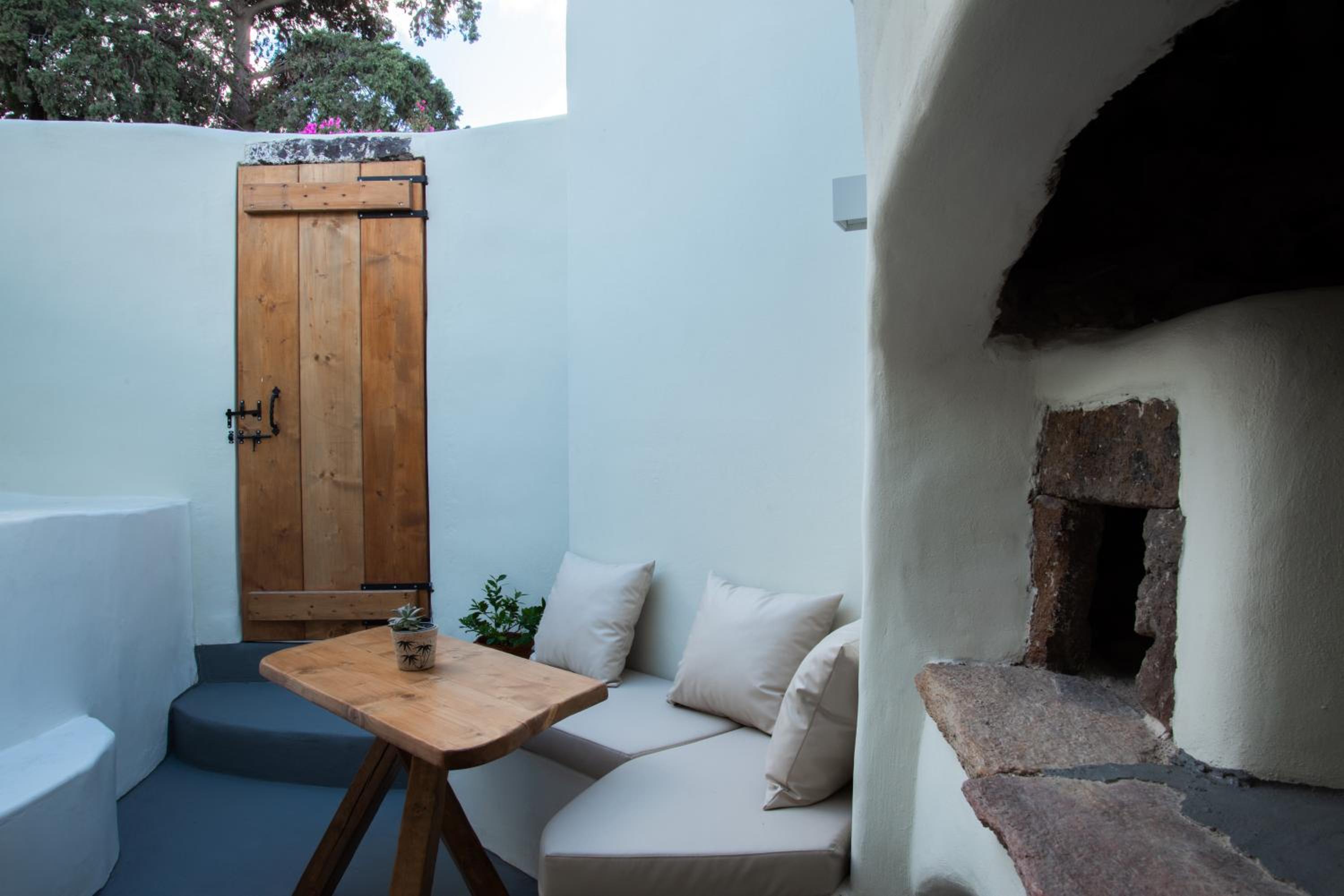 Approxi Cave: 2-Bedroom Retreat
