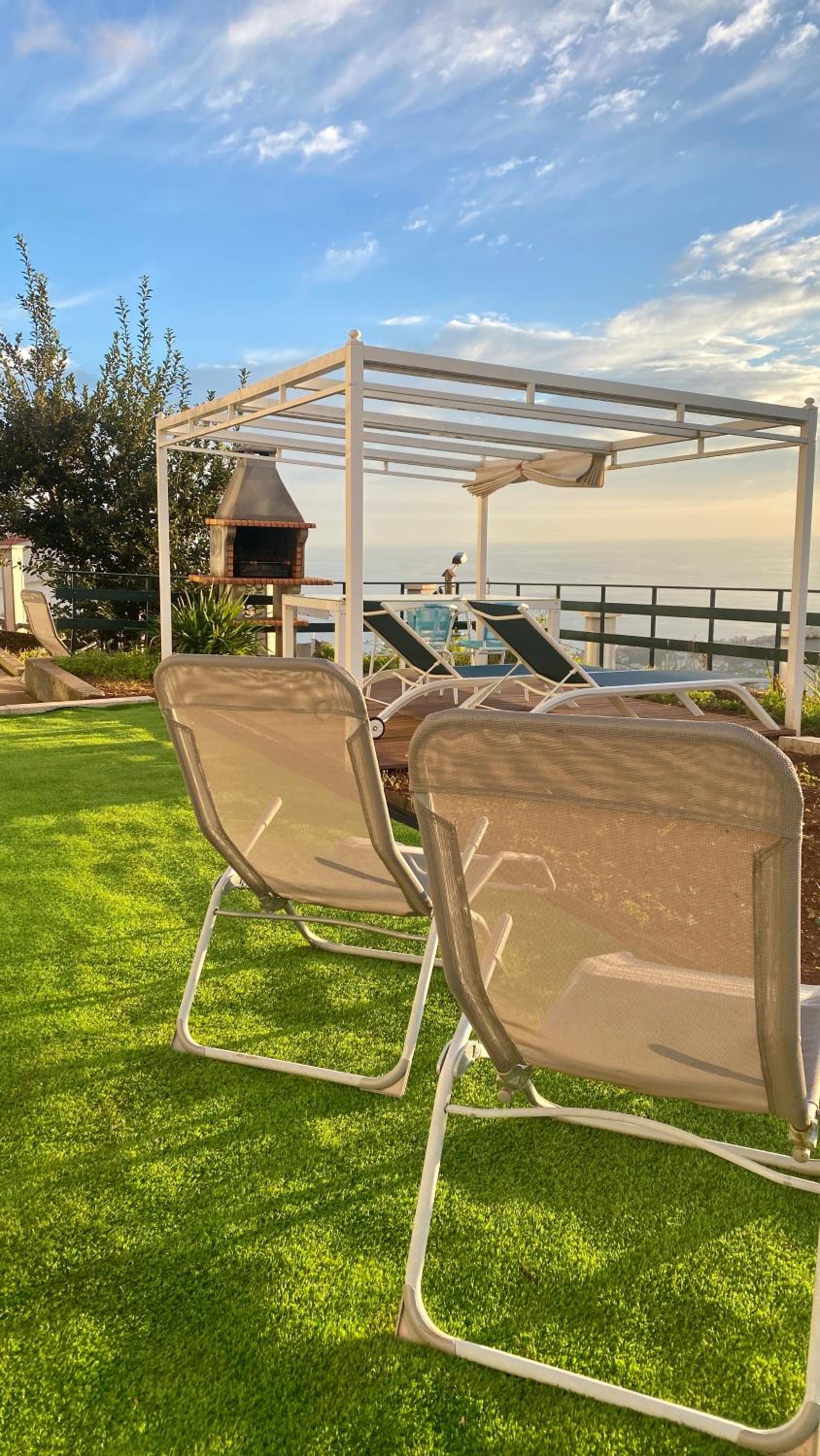 Studio Geek Villa - Open Space - 5m from 5 top attractions - Pool all year round, Dining Pergola, Barbecue - Funchal Matrix Holiday Home view 3