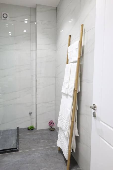 Hira City Center Apartment 5