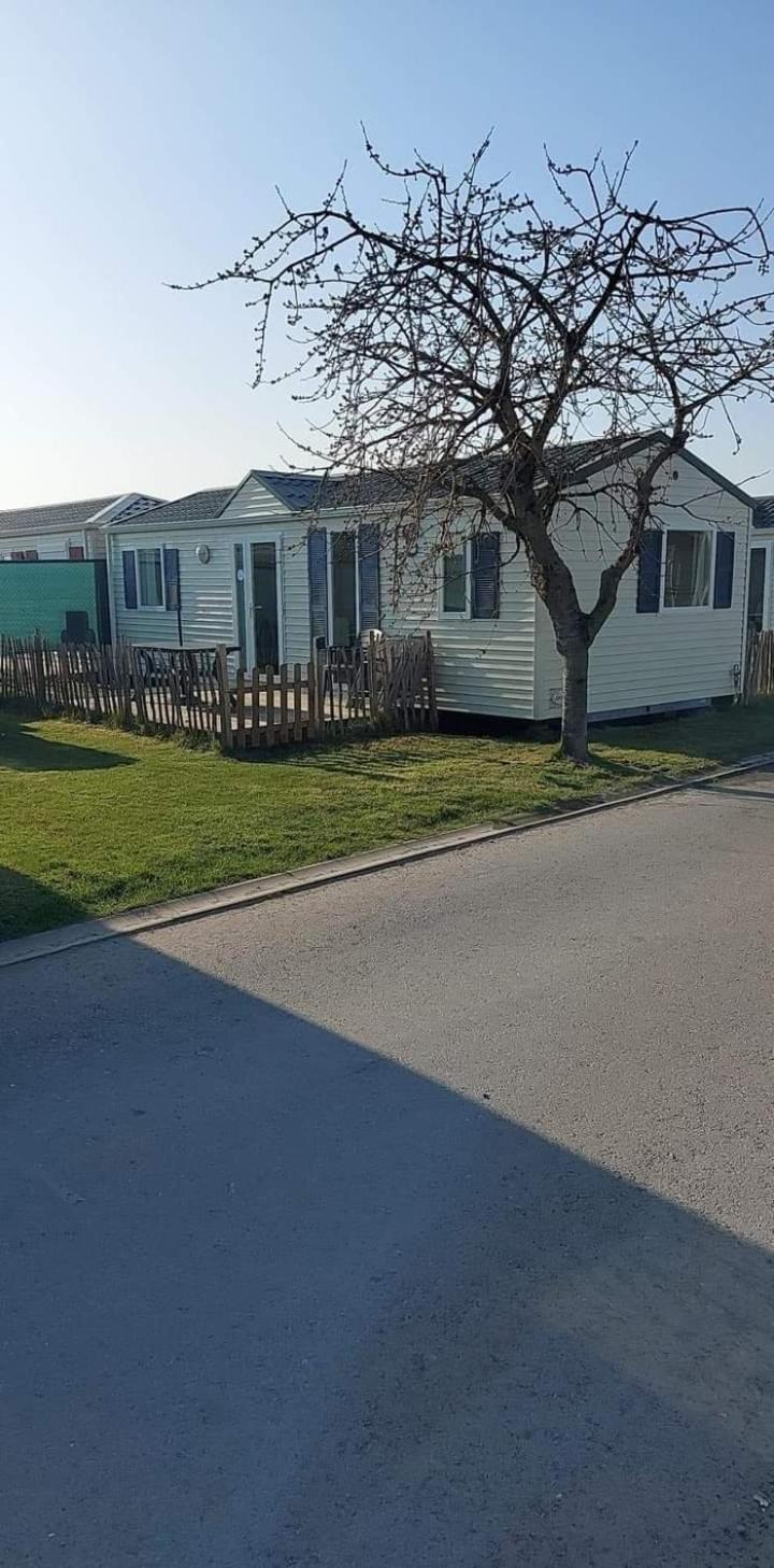 Stacaravan Bredene met tuin nr 2126