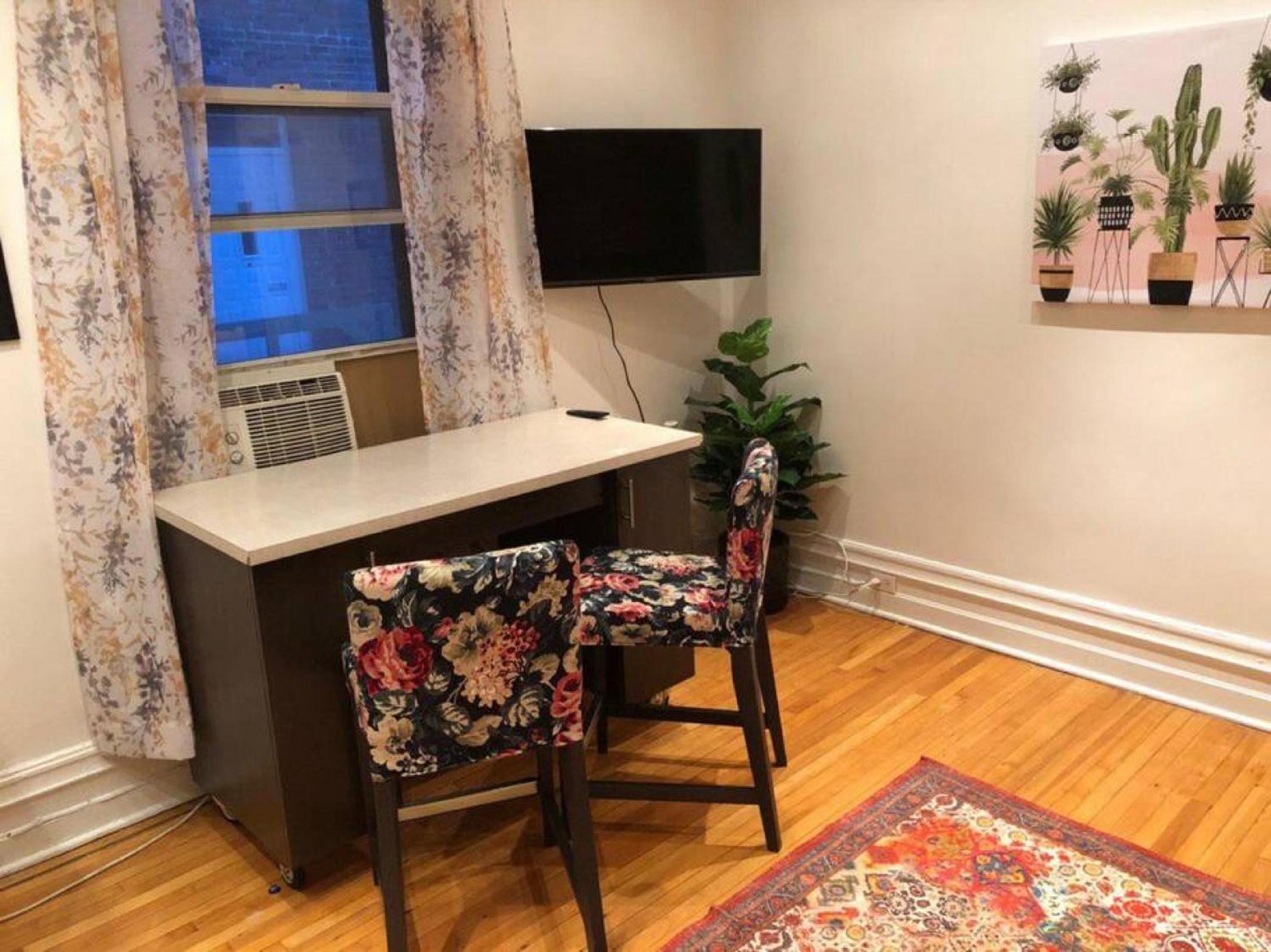 Studio & Office -Walk anywhere Downtown + Hospital