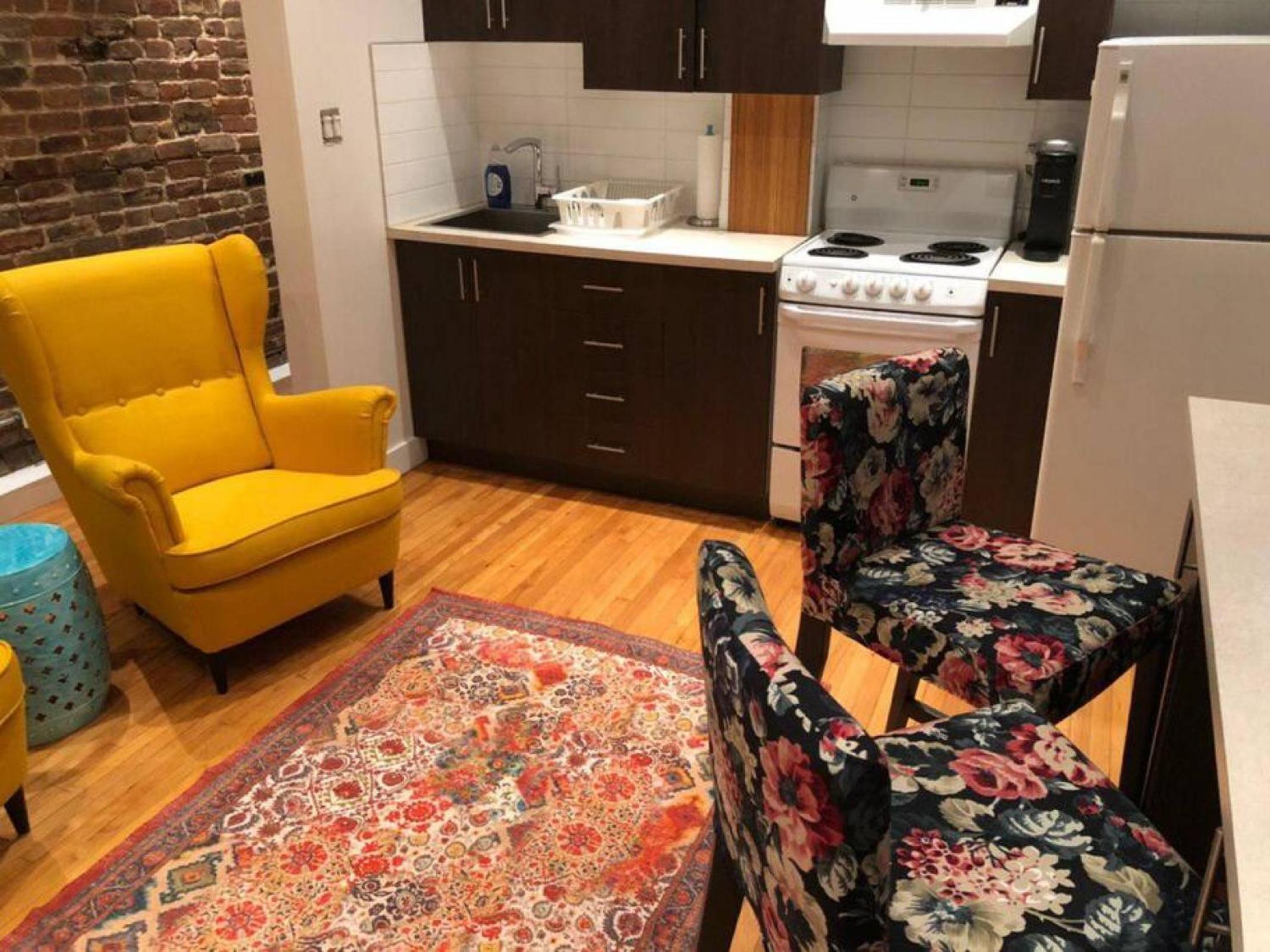 Studio & Office -Walk anywhere Downtown + Hospital