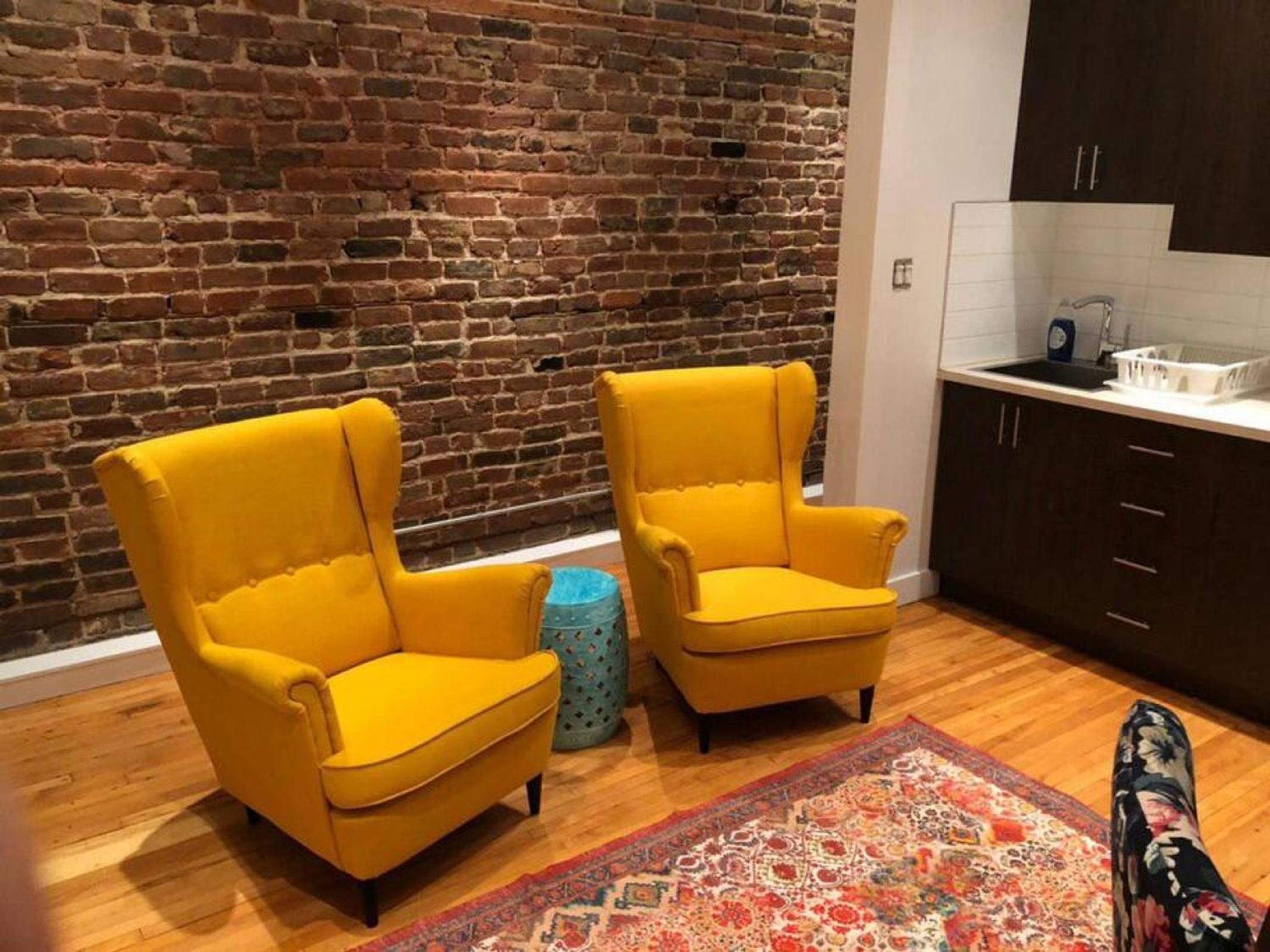 Studio & Office -Walk anywhere Downtown + Hospital