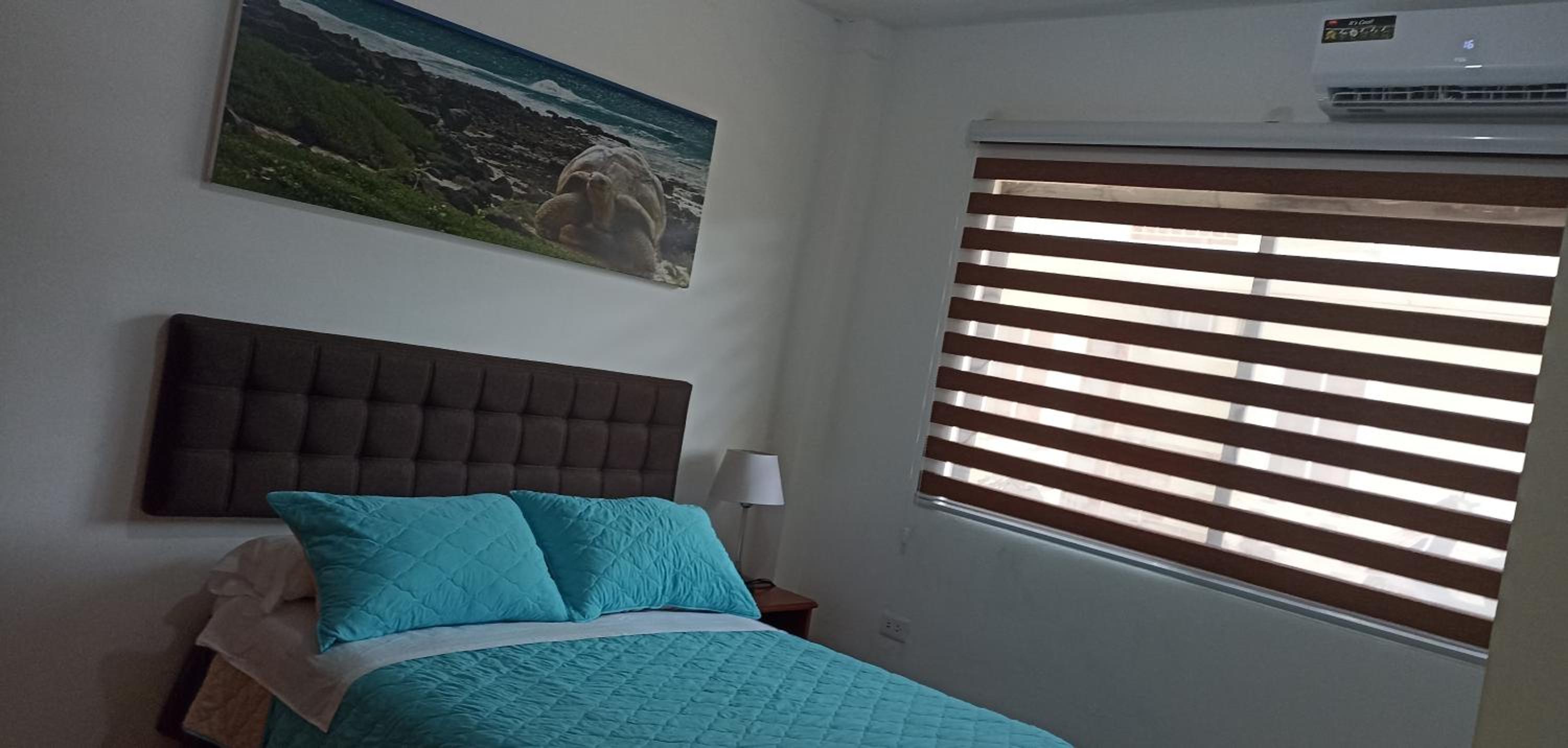 Teresita's House Suites con cocina privada , ideal para parejas, AC, wifi agua caliente, cerca del aeropuerto, a pocos pasos del malecón San Cristóbal