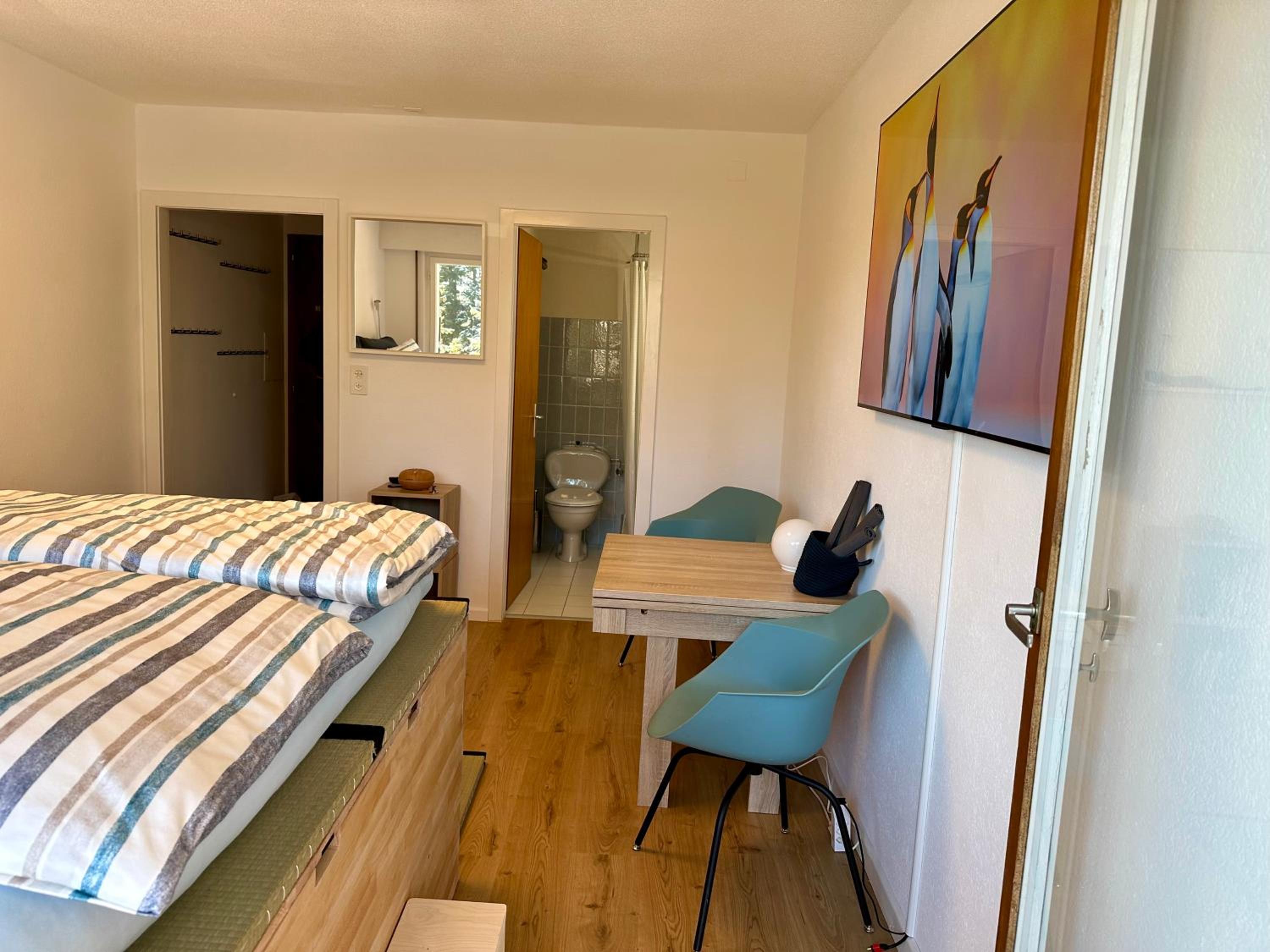 Studio Serenity, 4 min walk to center!