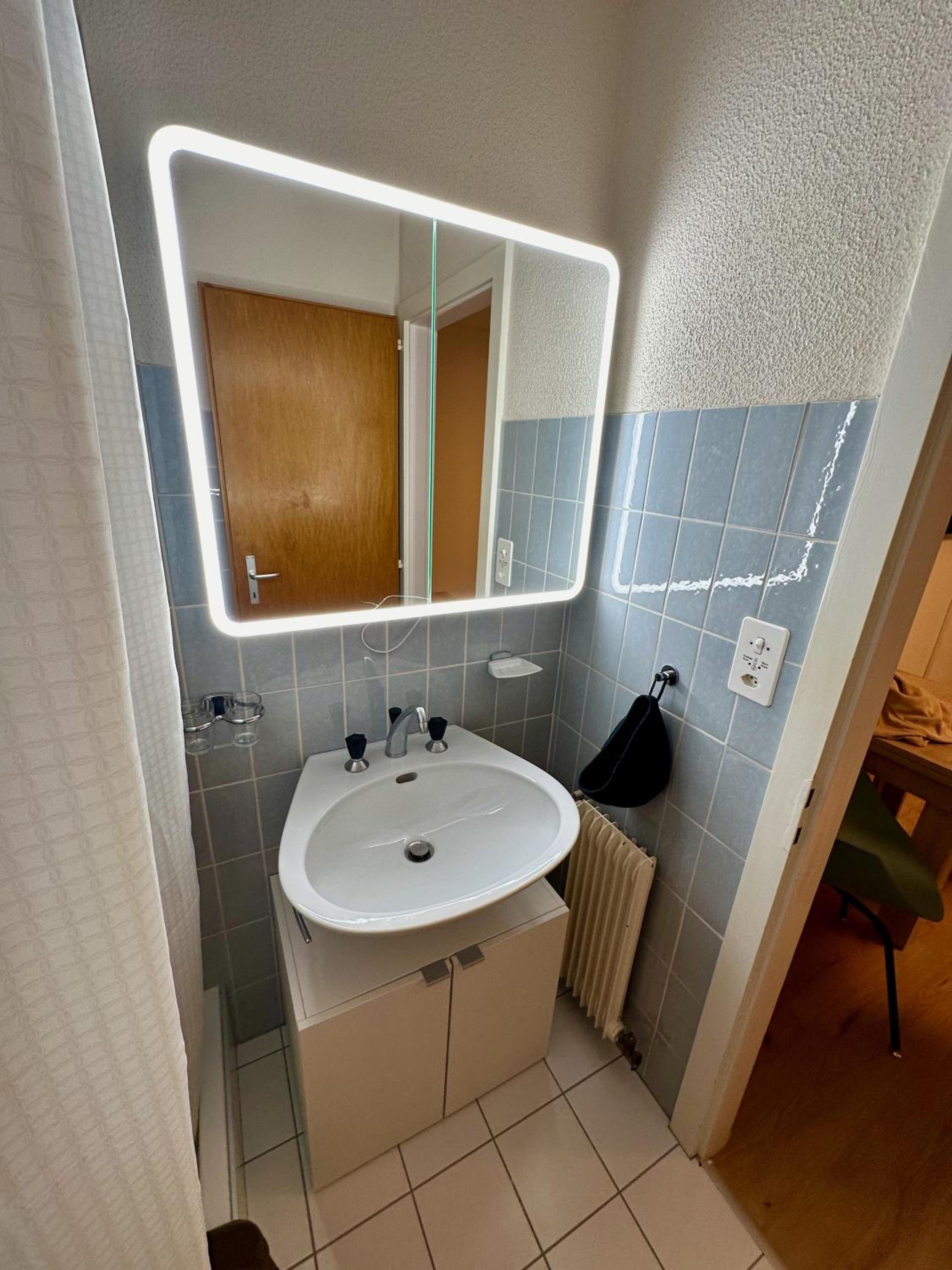 Studio Serenity, 4 min walk to center!