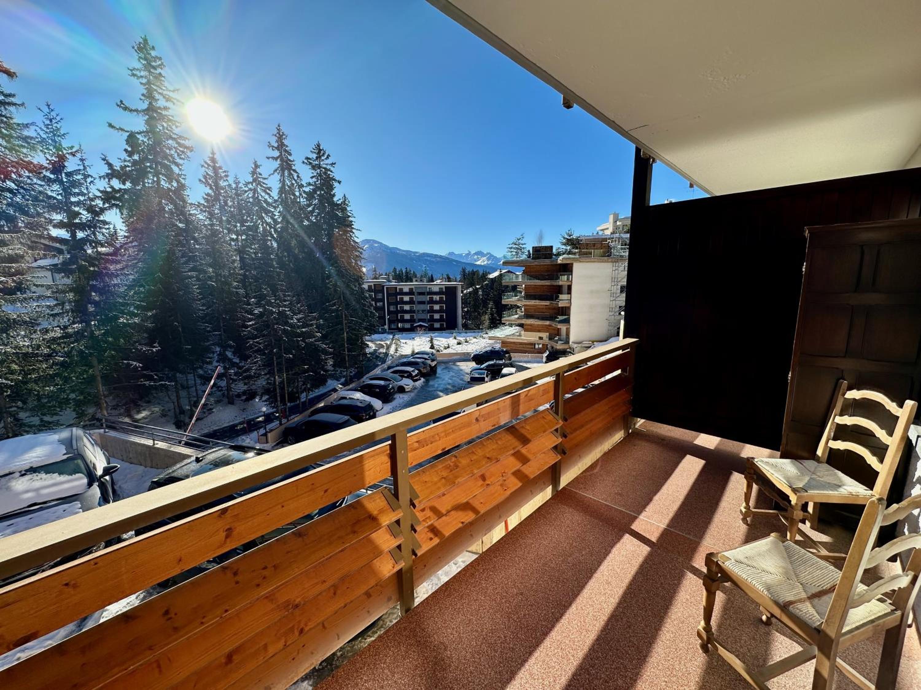 Studio Serenity, 4 min walk to center!