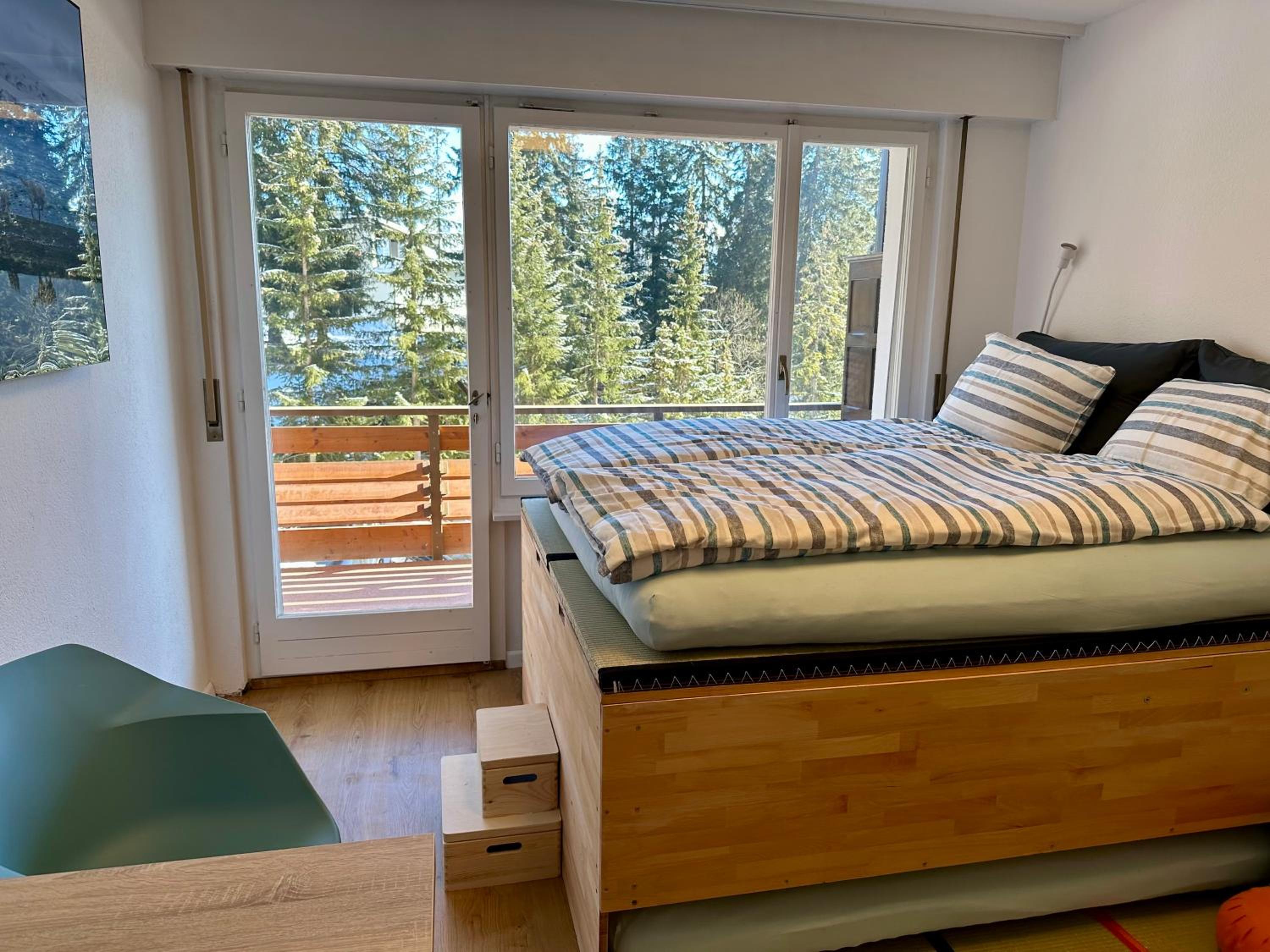 Studio Serenity, 4 min walk to center!
