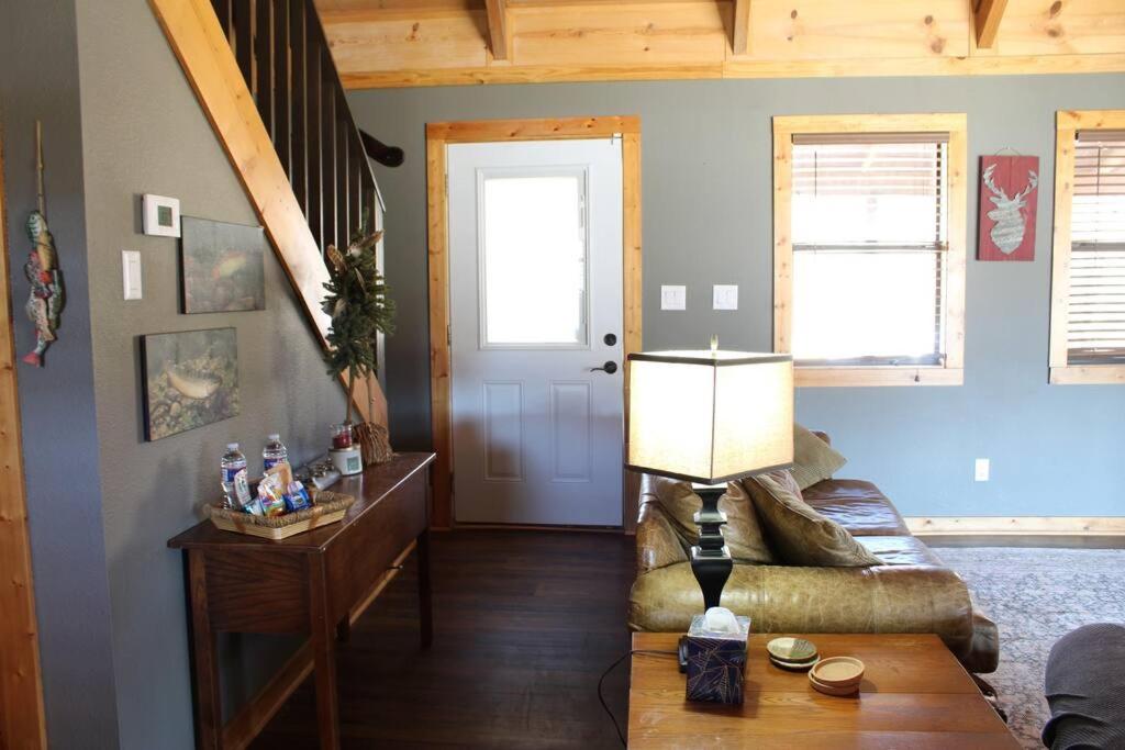 Hell Creek Cabin on the White River view 2
