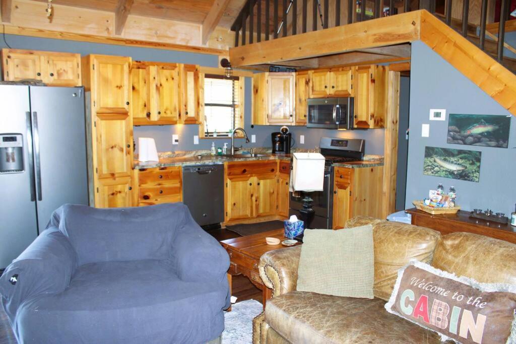 Hell Creek Cabin on the White River view 5