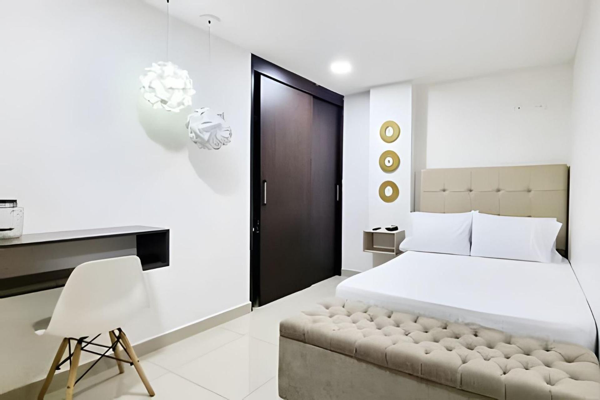 ED SANTO TOMAS LAURELES MEDELLIN