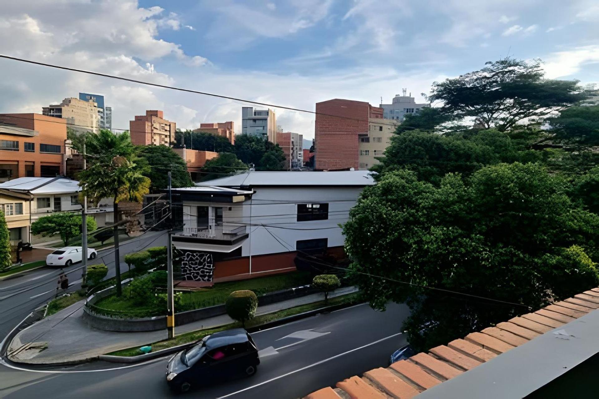 ED SANTO TOMAS LAURELES MEDELLIN
