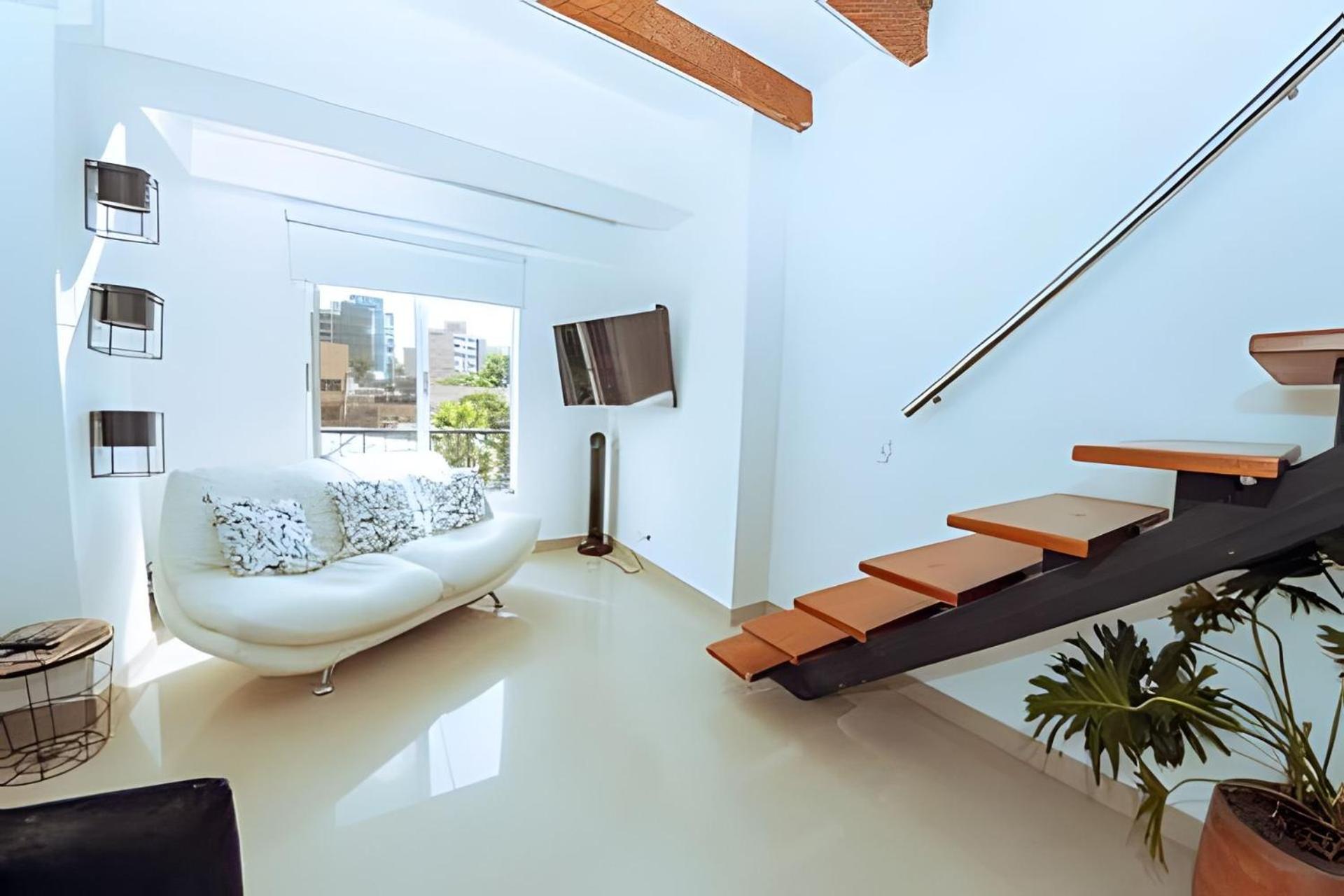 ED SANTO TOMAS LAURELES MEDELLIN
