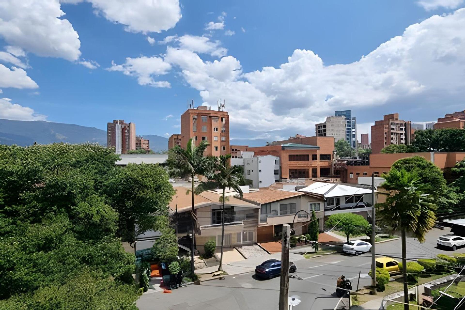 ED SANTO TOMAS LAURELES MEDELLIN